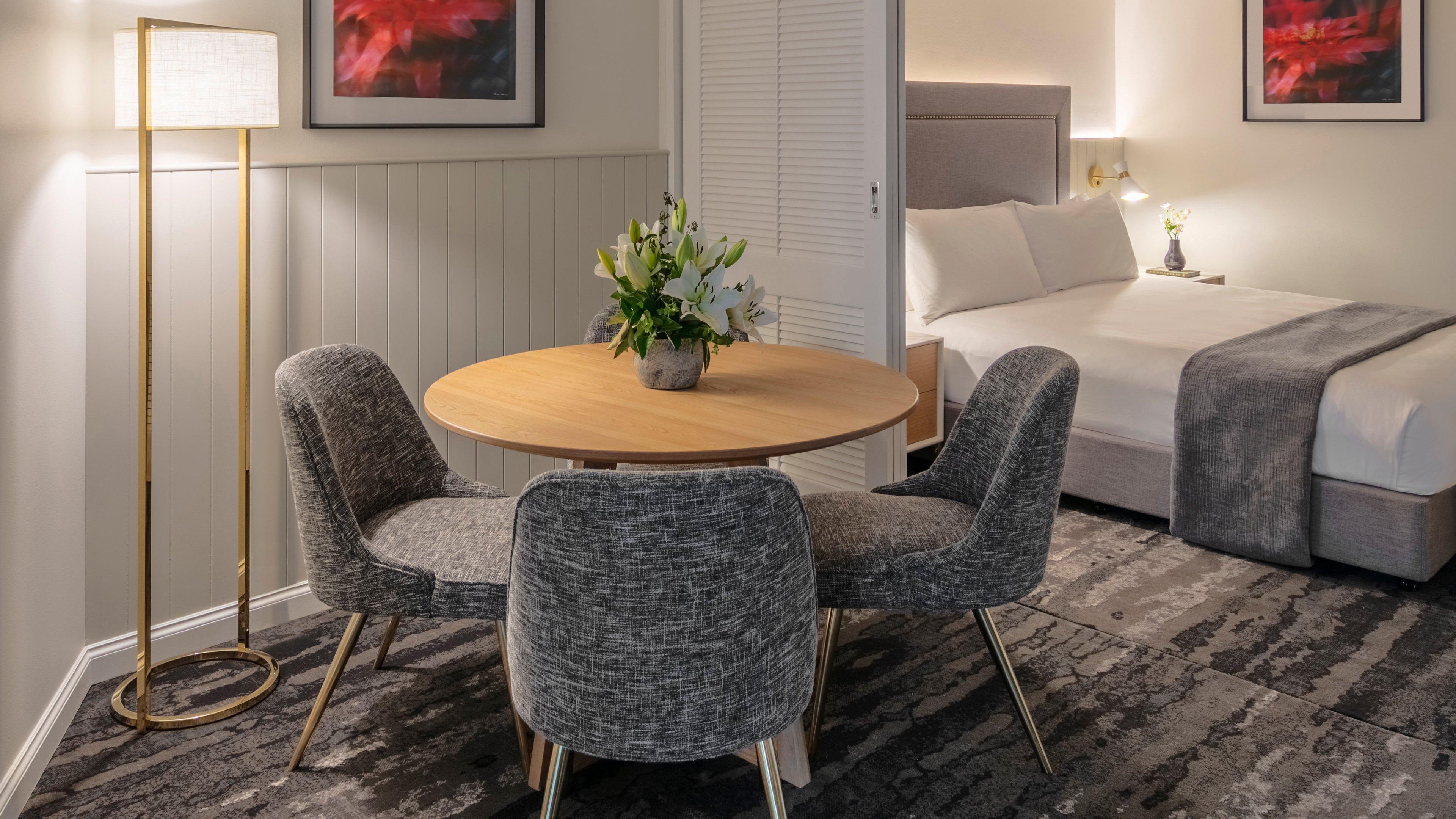 Suite Club Queen Bed