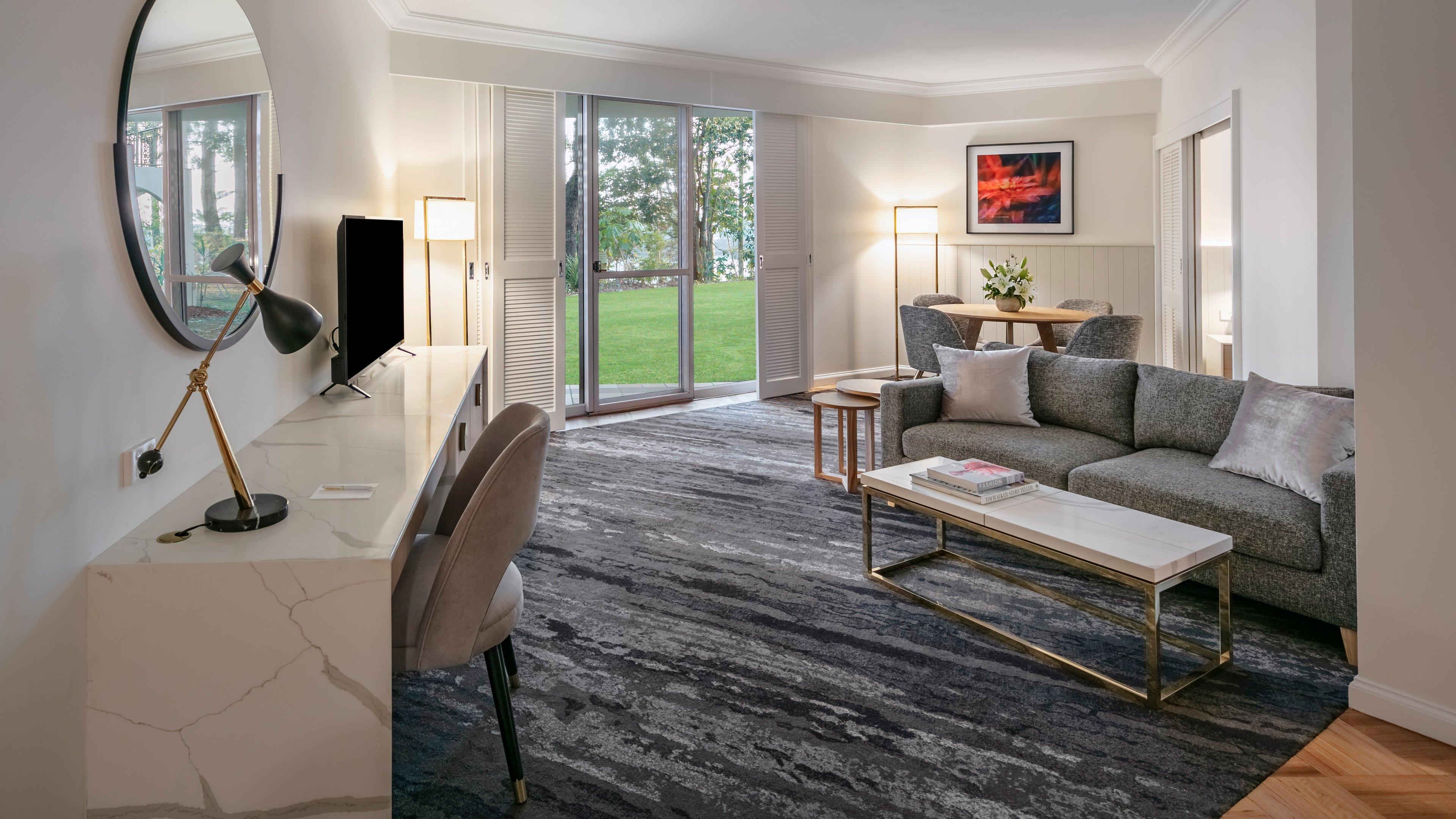 Suite Club Queen Bed