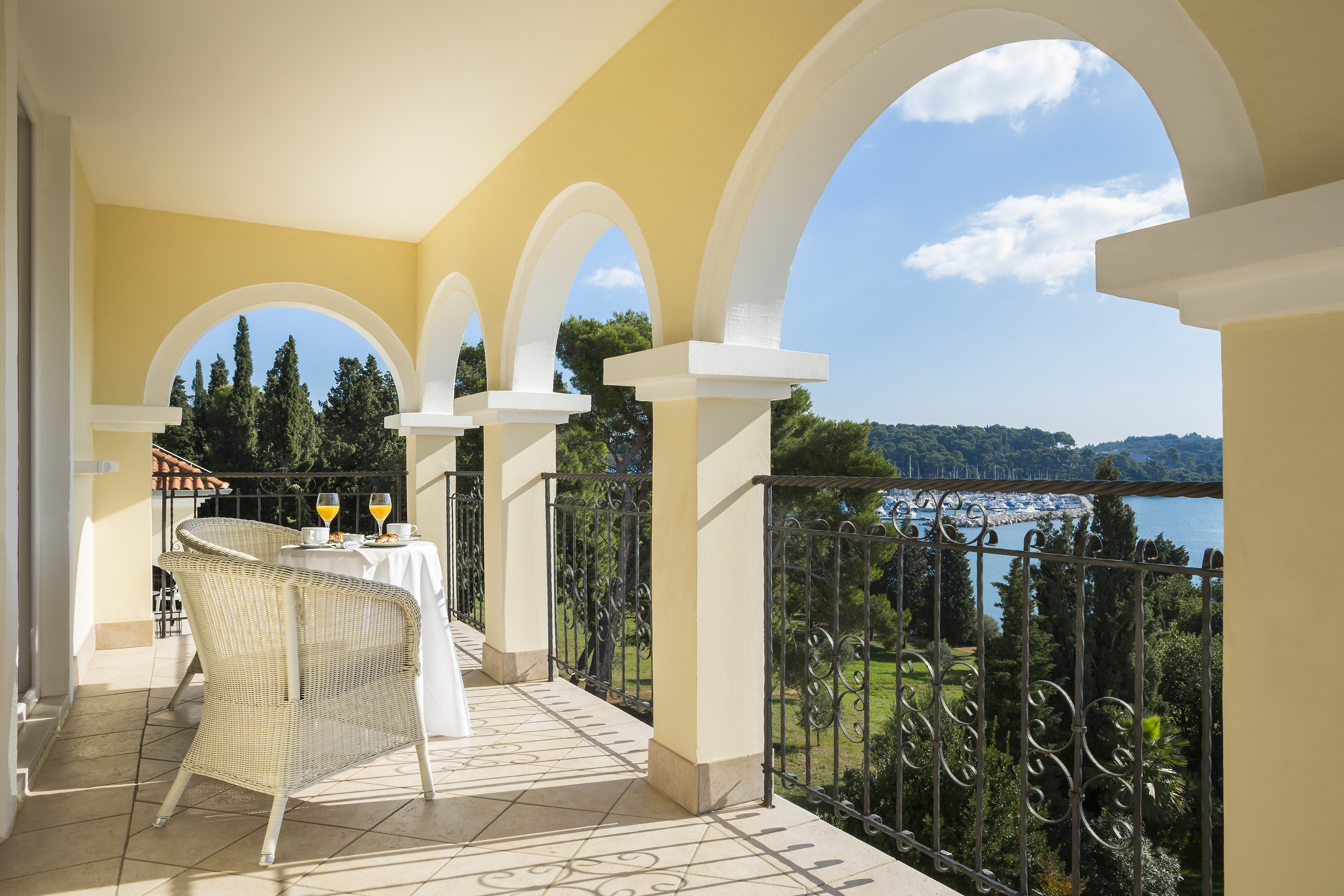 Suite Deluxe with Views