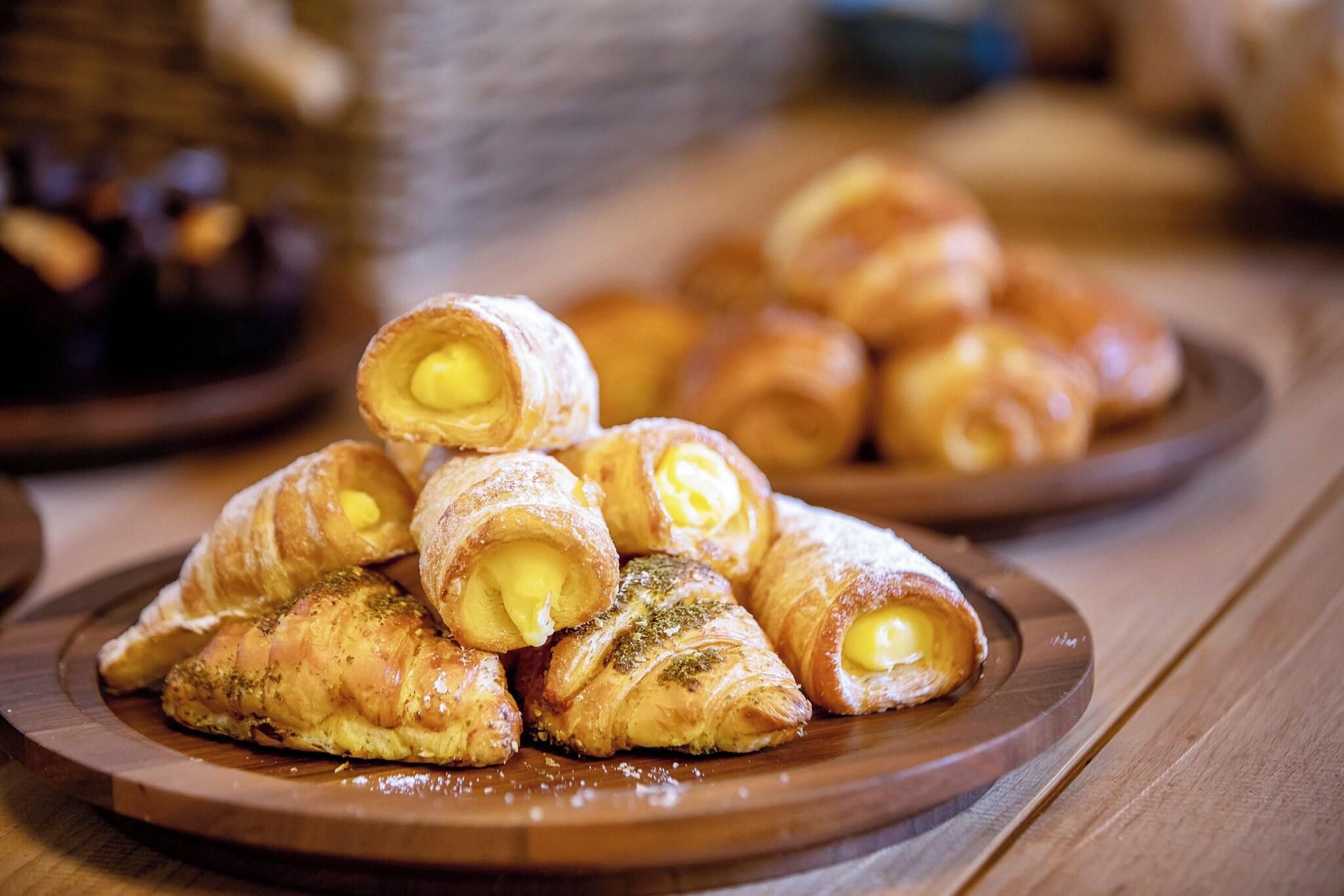 Twin Smoking with Views