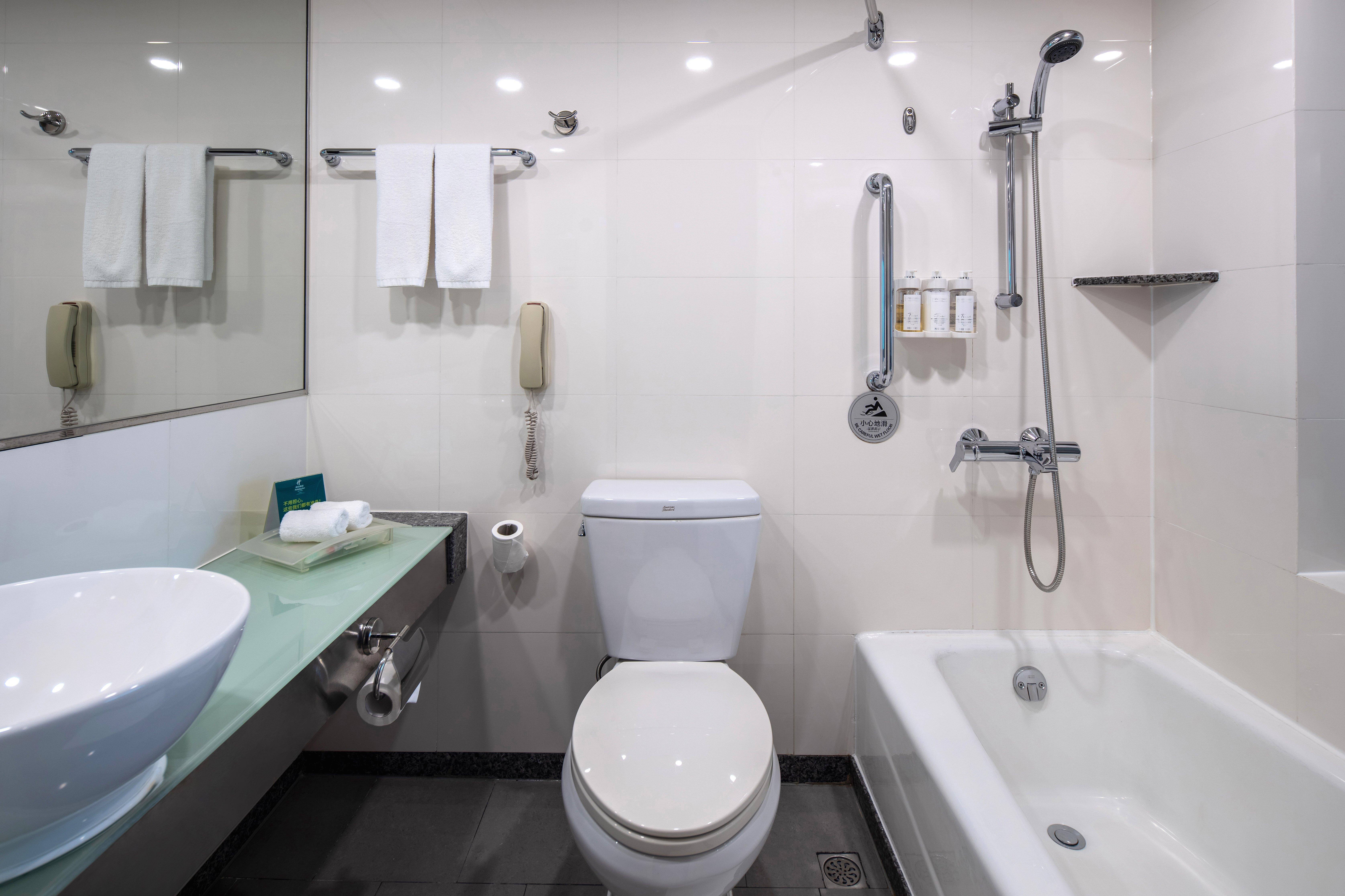 Double City View Queen Bed