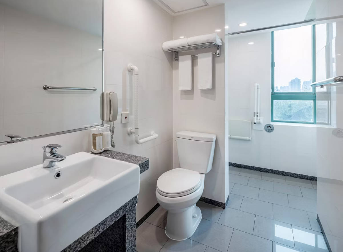 Double Accessible-queen Size Bed