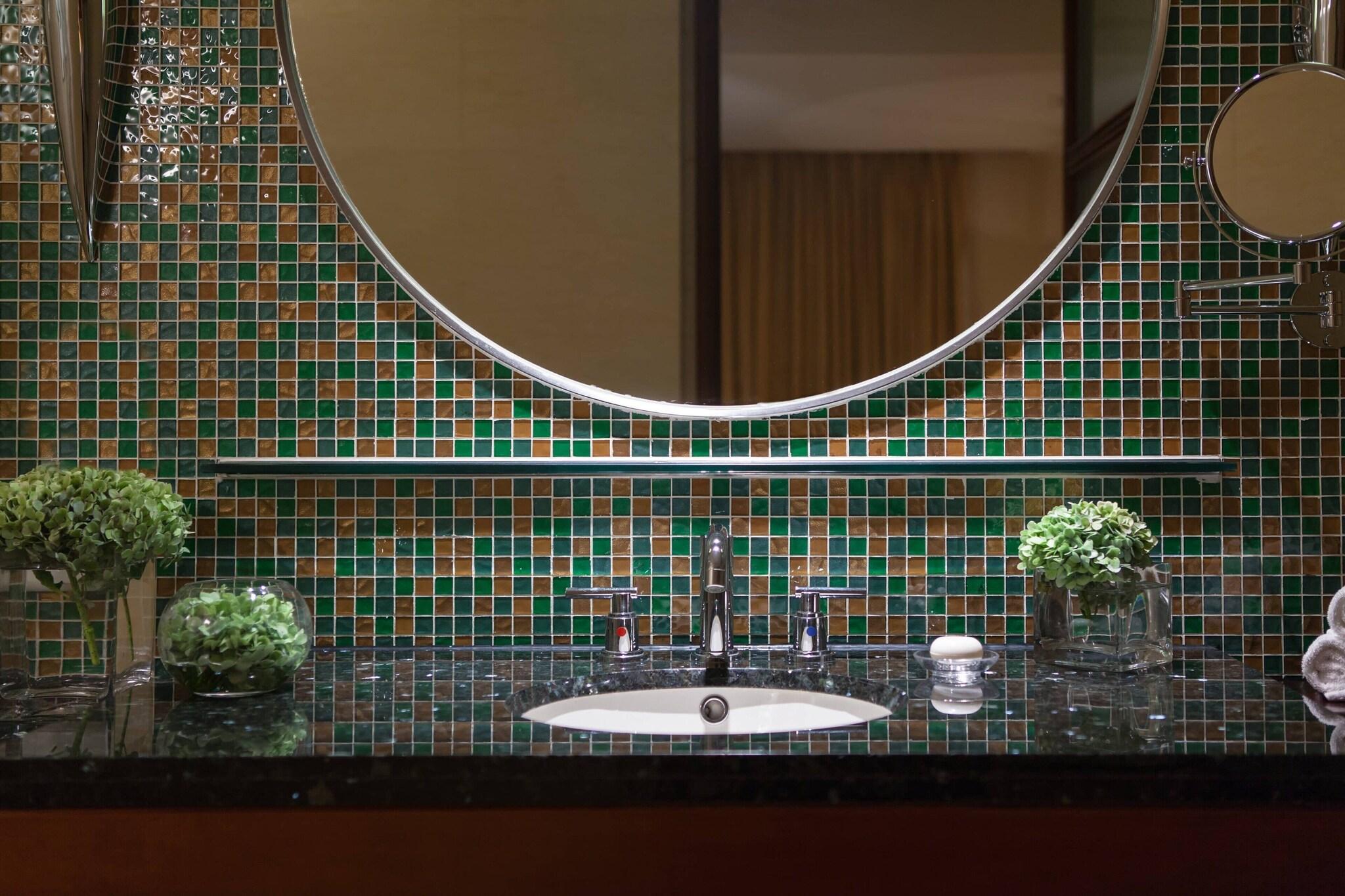 Suite City View King Bed