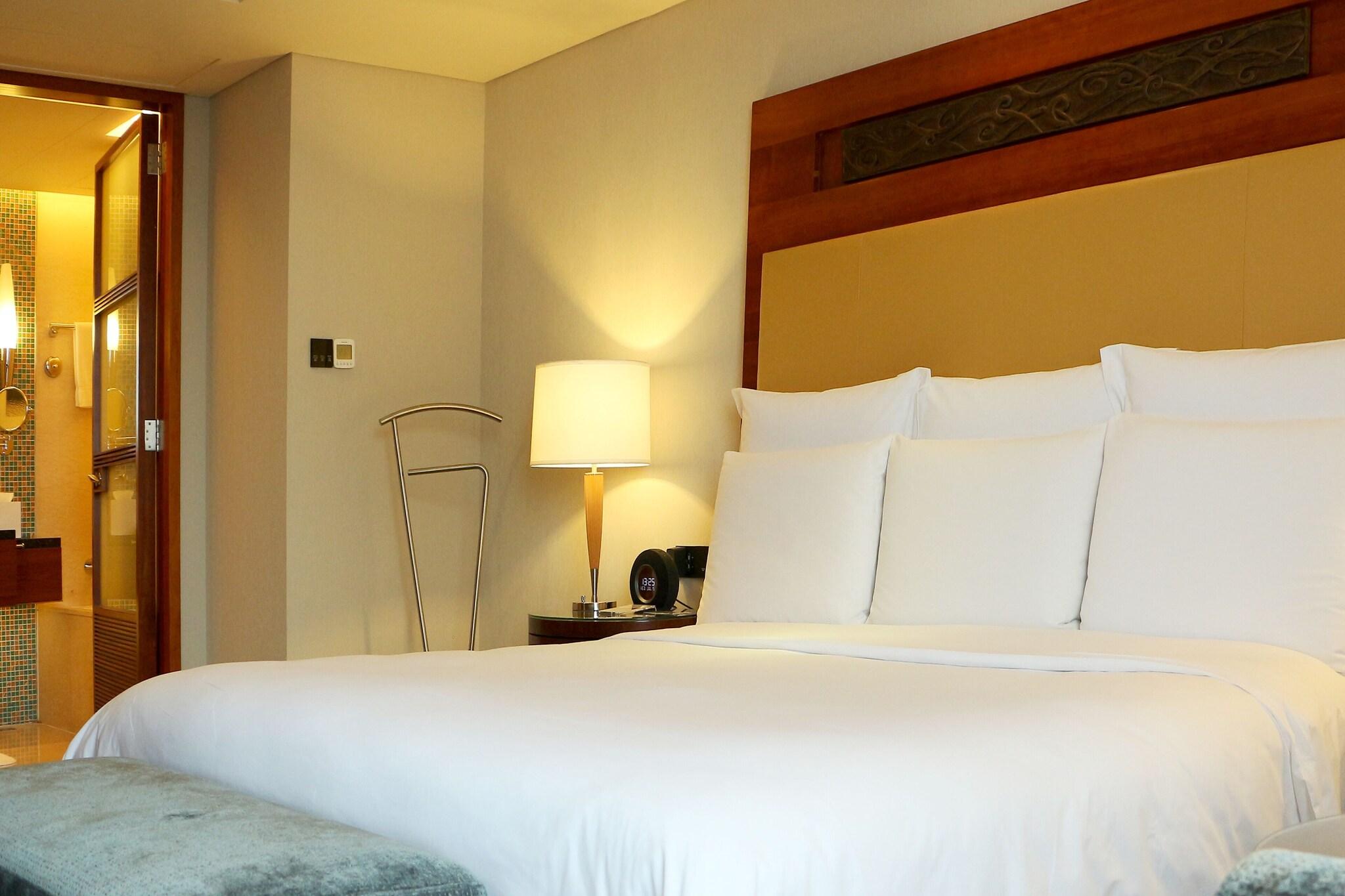 Suite City View King Bed