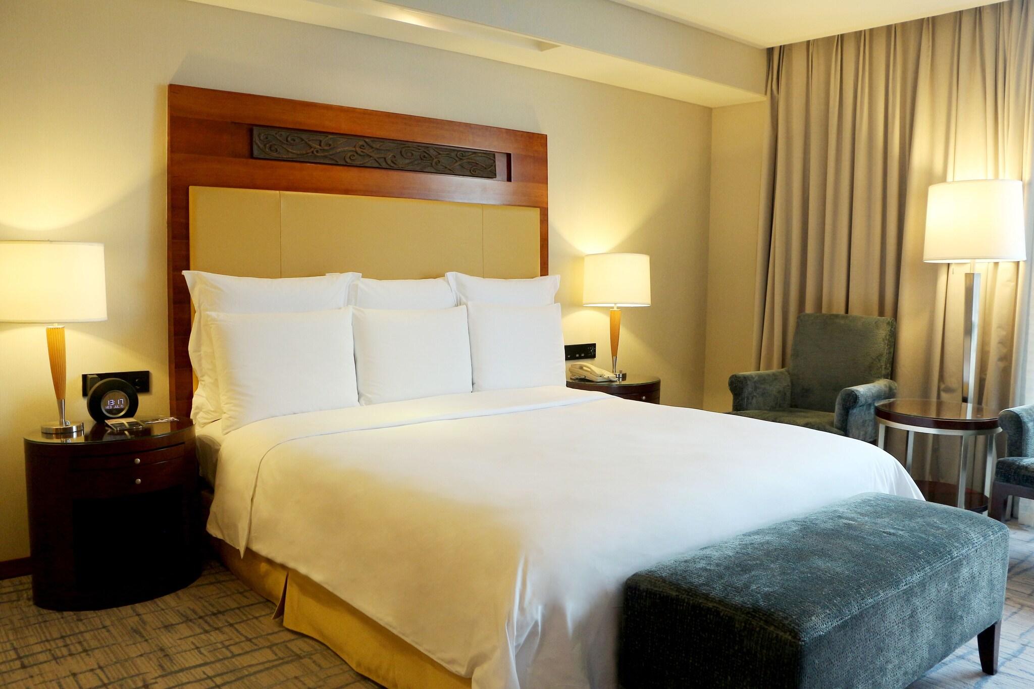 Suite City View King Bed