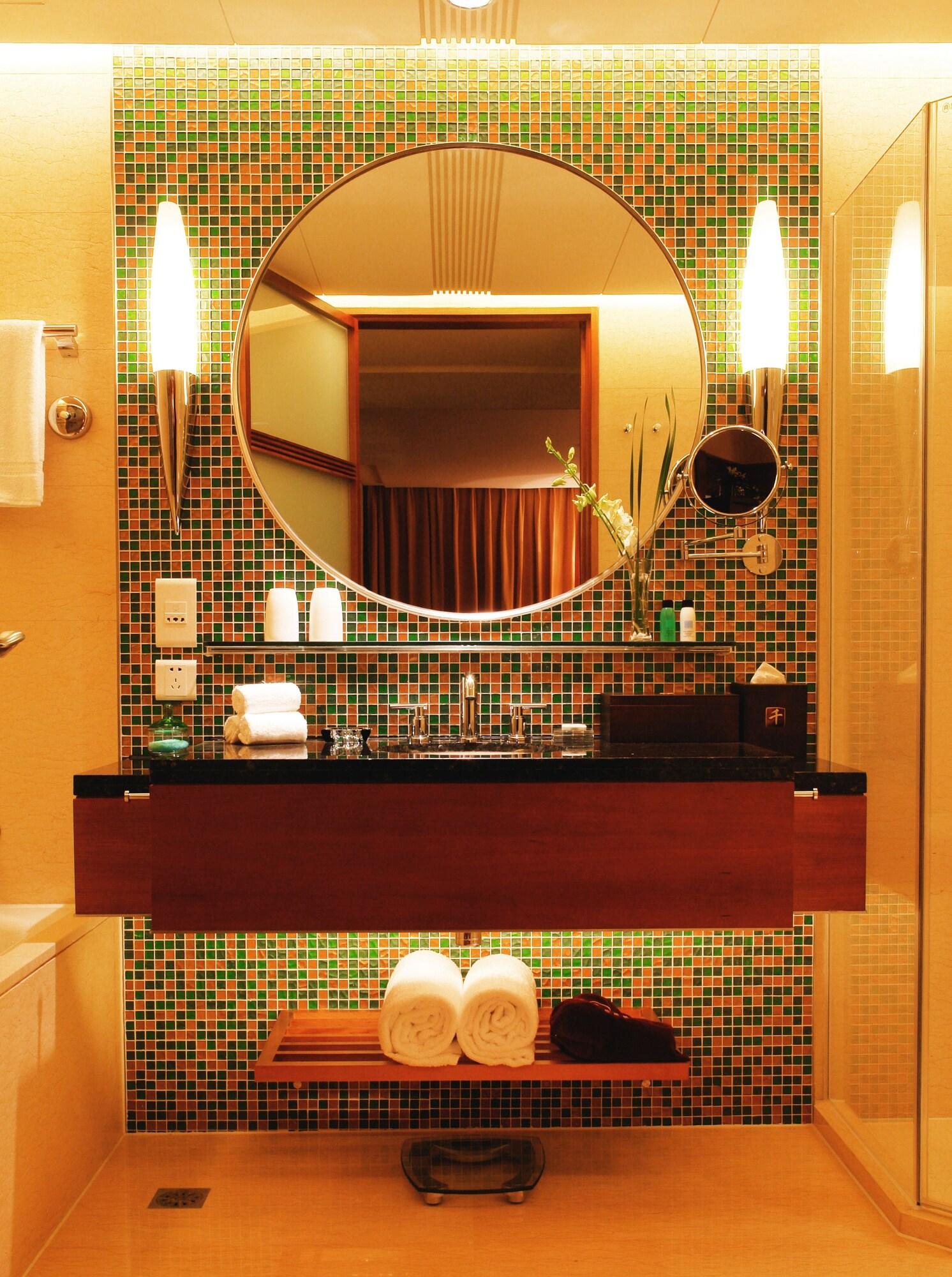 Suite City View King Bed