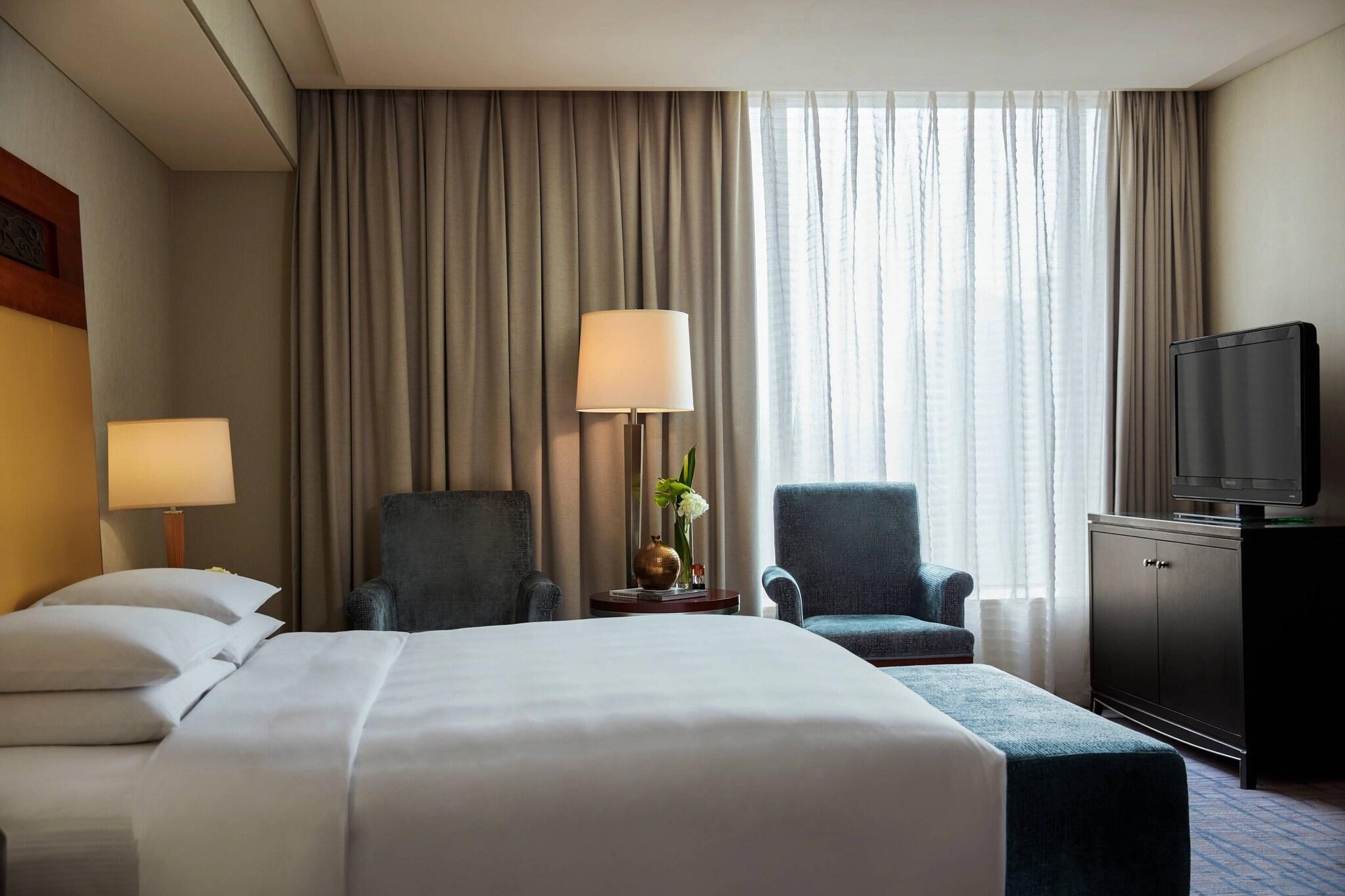 Suite City View King Bed