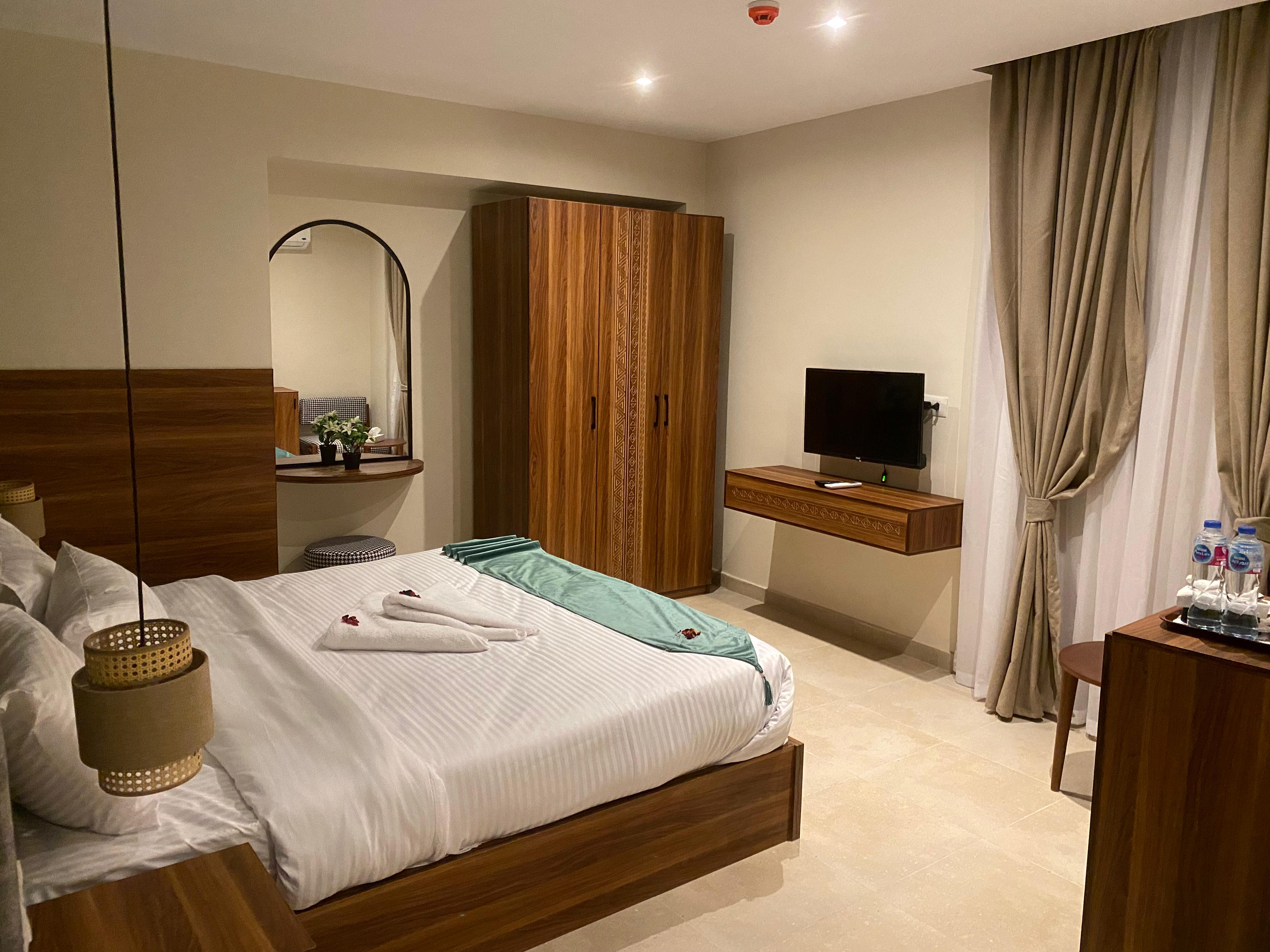 Double Deluxe One Bed