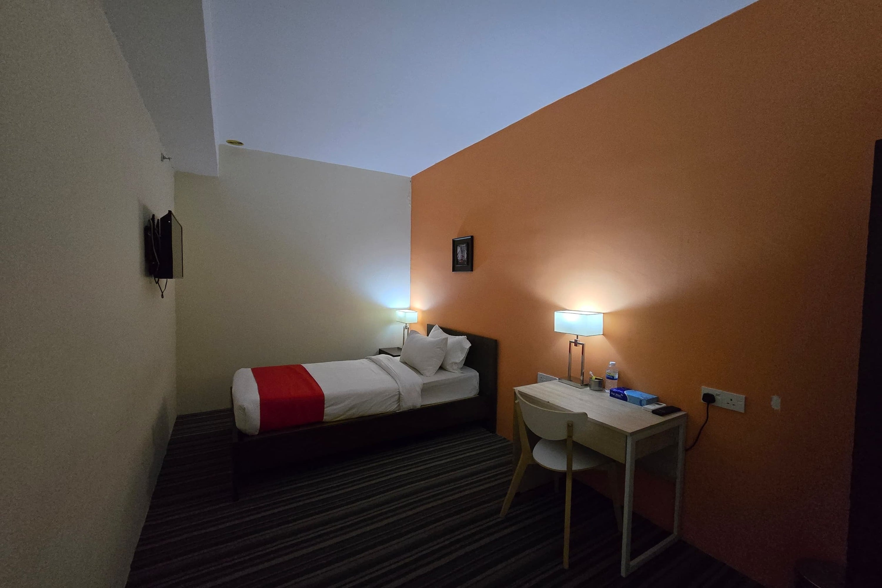 Single Queen Size Bed