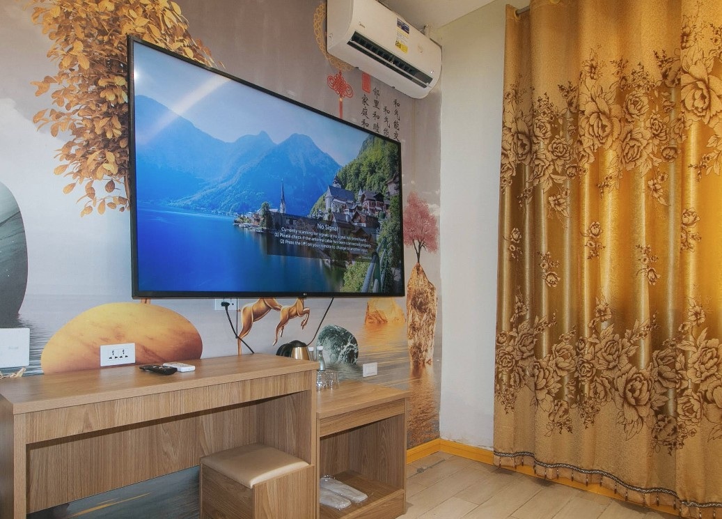 Family Room Deluxe King Bed