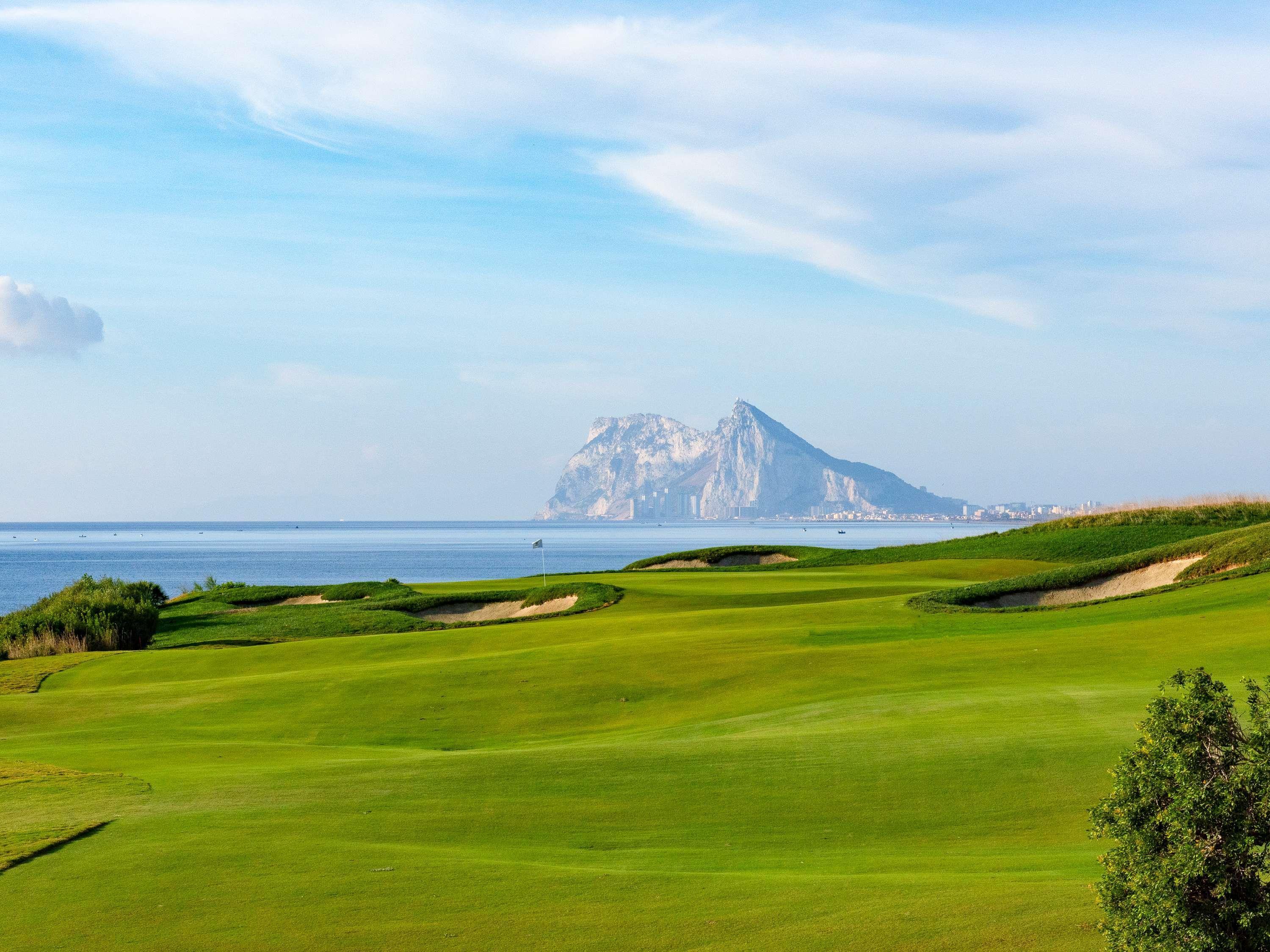 Double Deluxe Golf View