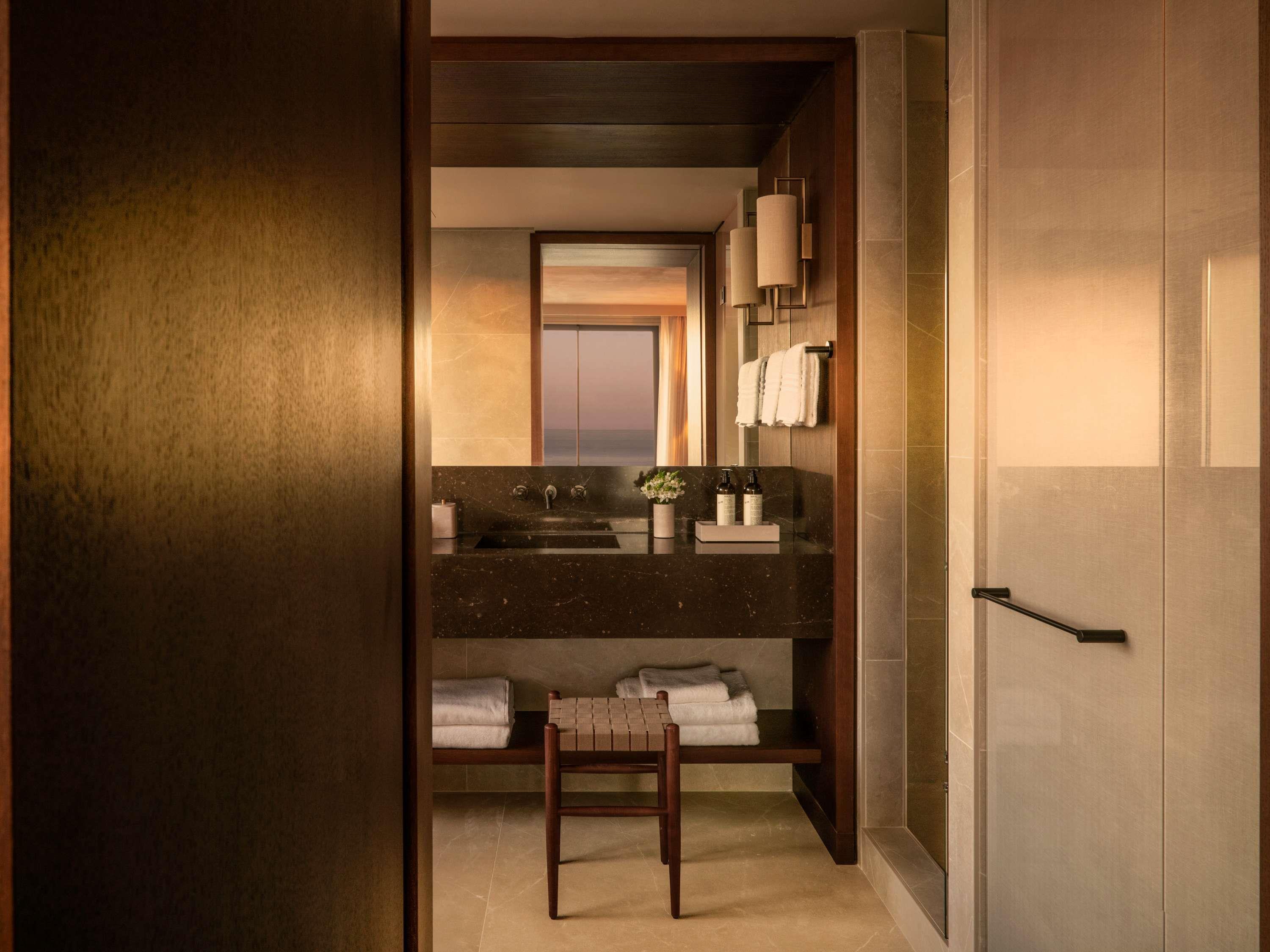 Suite Sea View King Bed