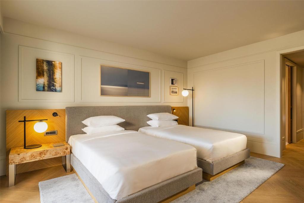 Twin Deluxe with Balcony