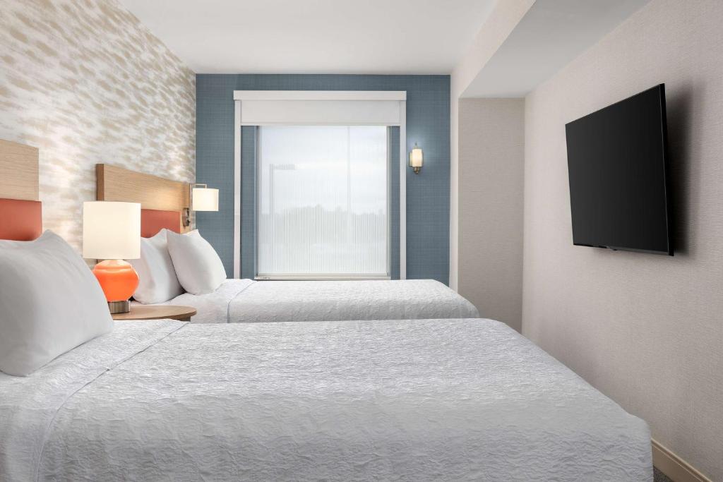 Studio Two Queen Beds