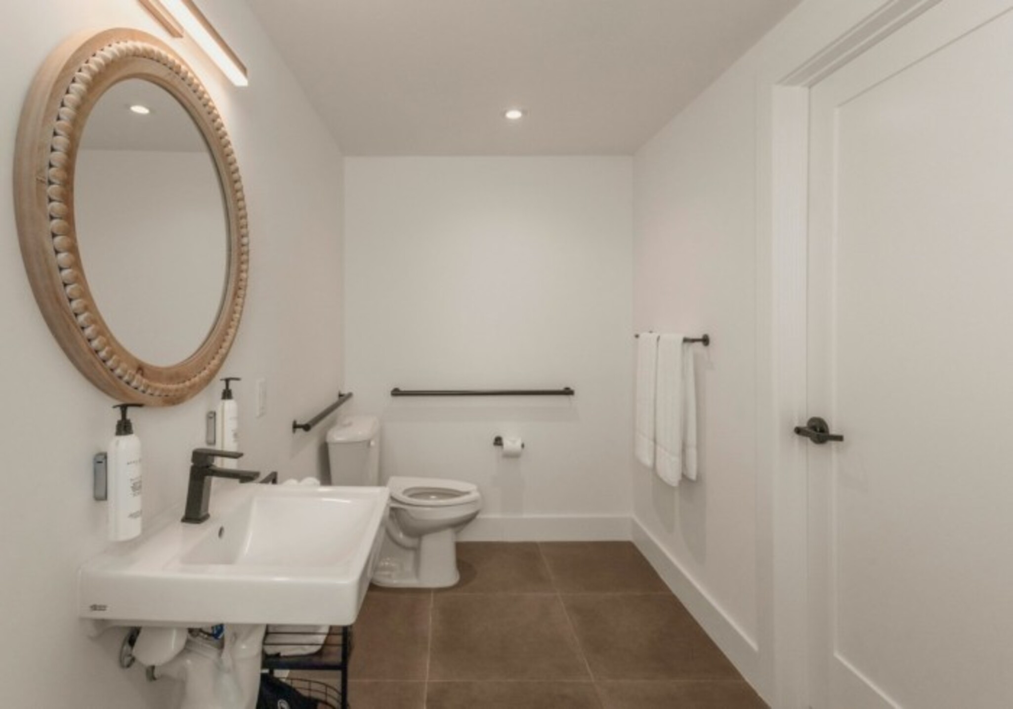 Double Accessible King Size Bed