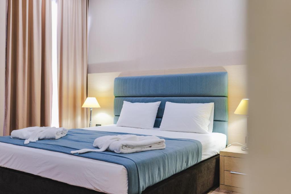 Double One Bedroom One Bathroom