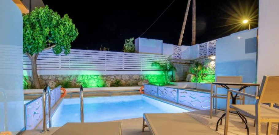 Suite with Private Pool