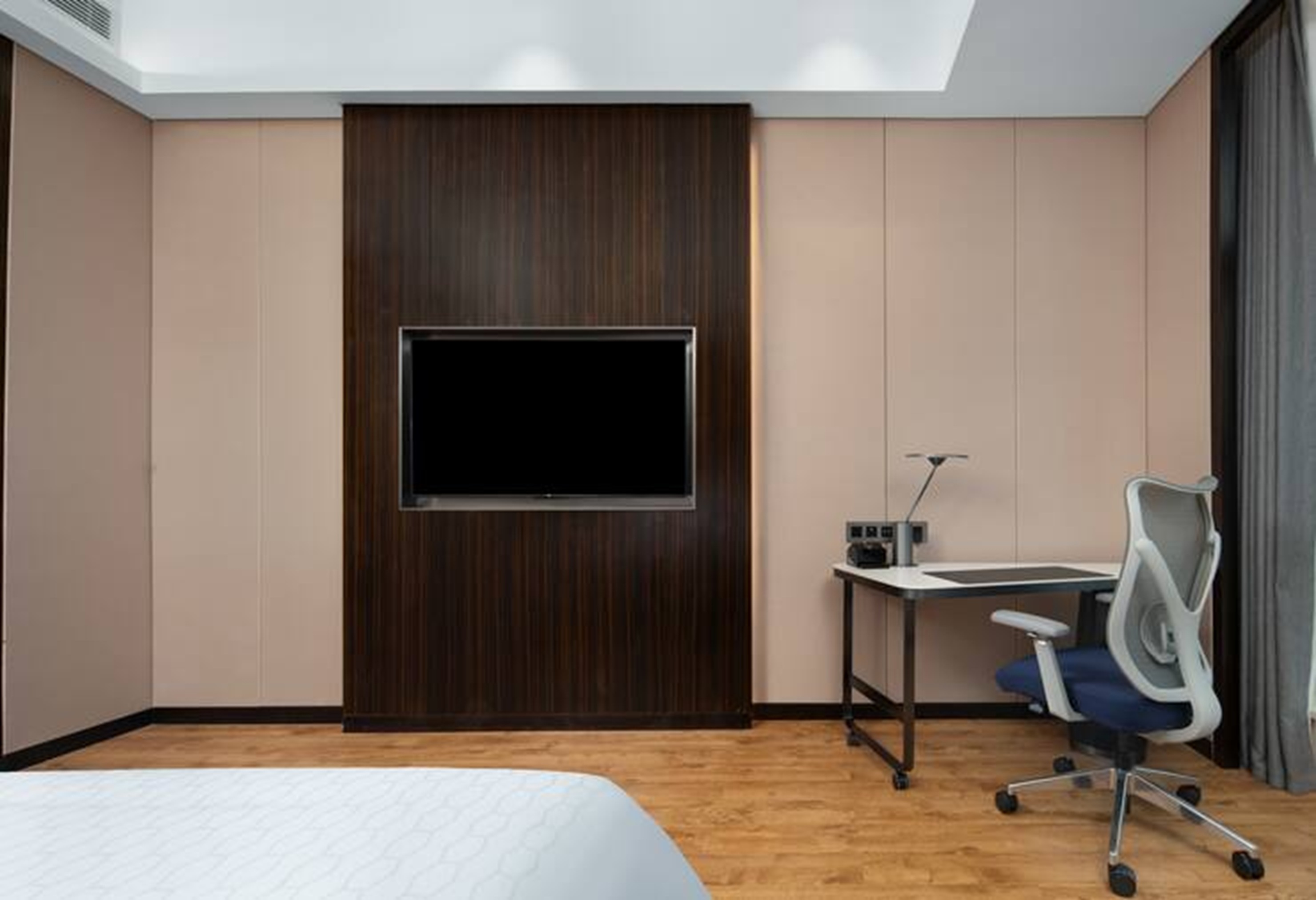 Double Guest Room King Bed