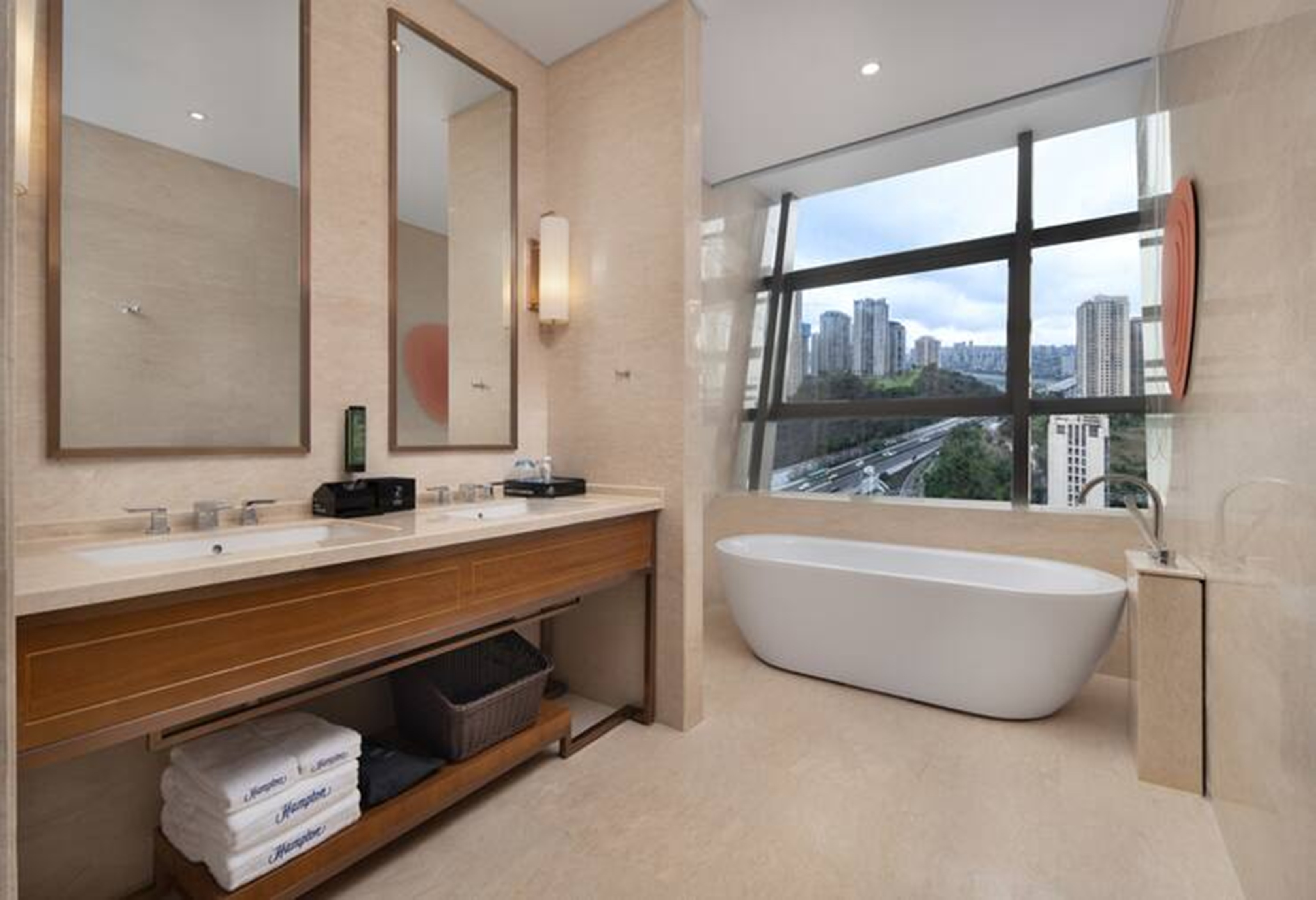 Suite Business King Bed