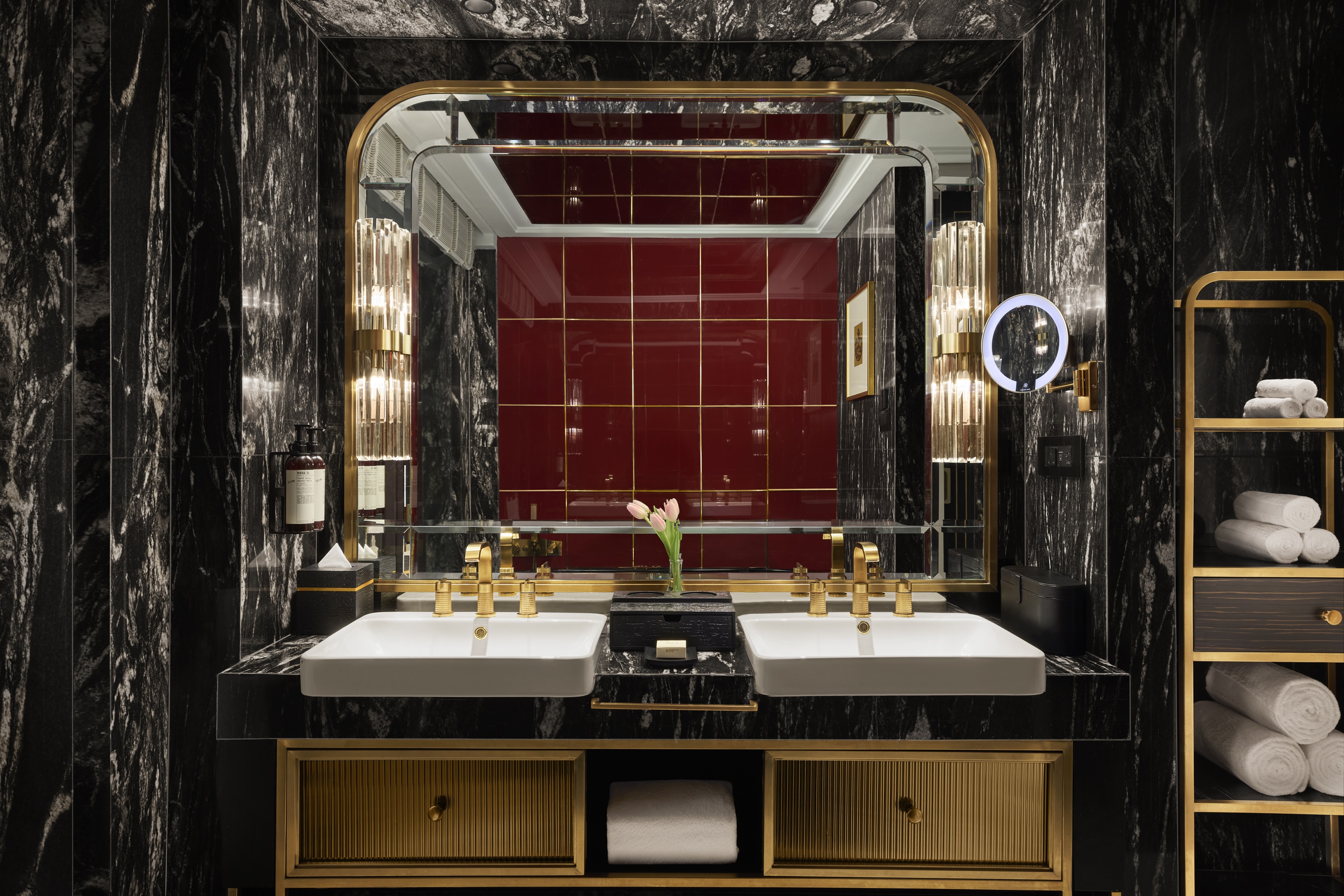 Suite Deluxe King Bed