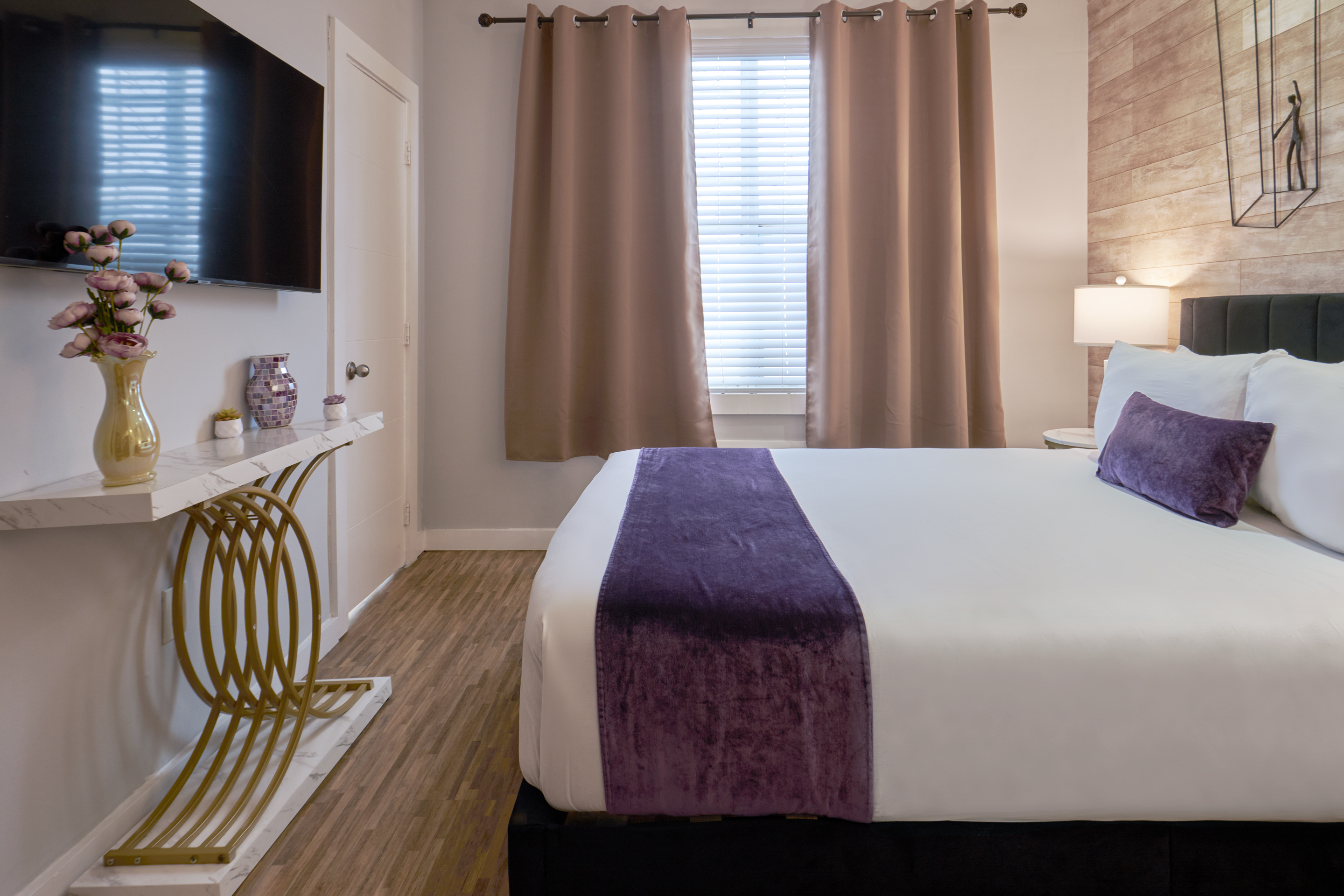 Room Queen Size Bed