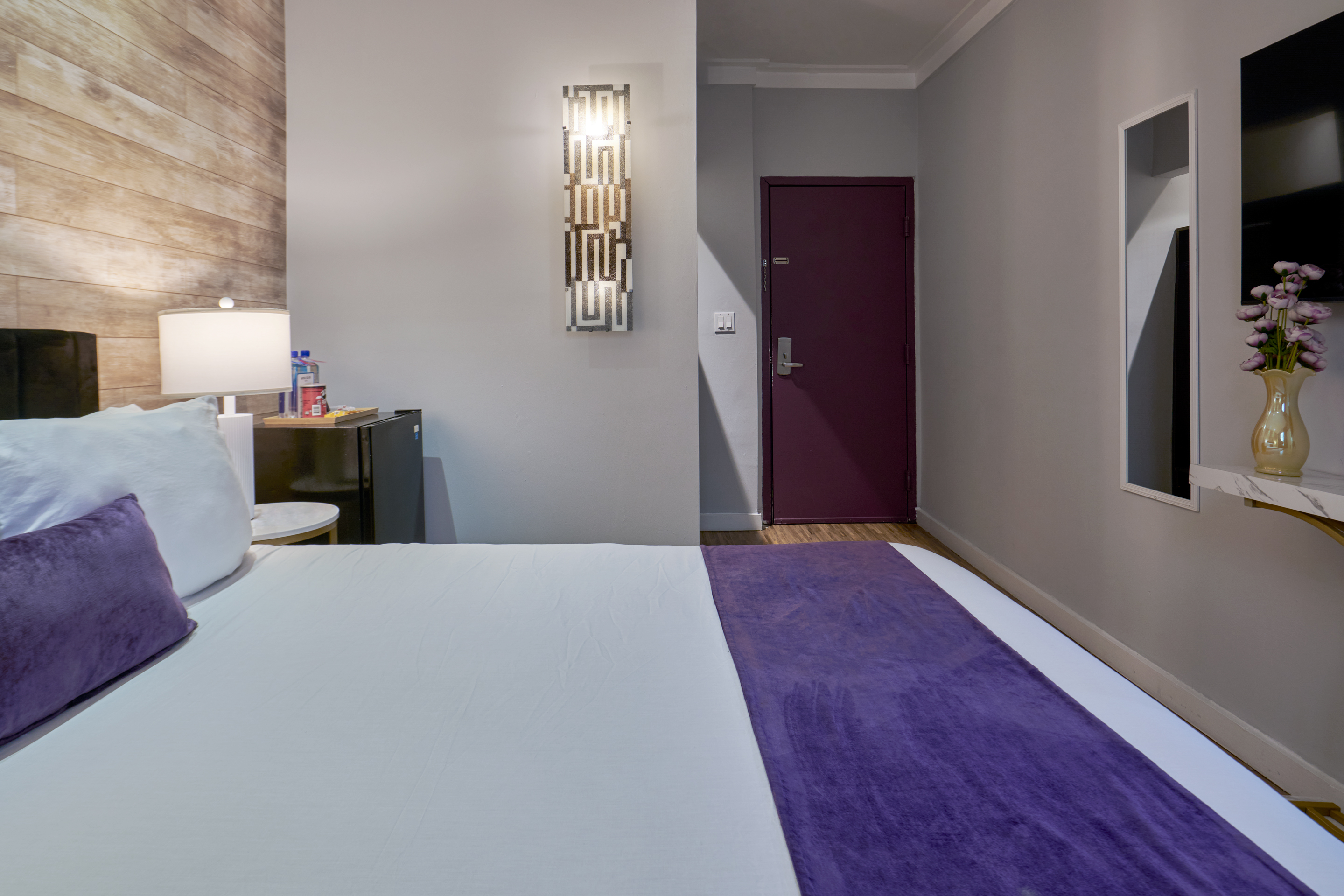 Room Queen Size Bed