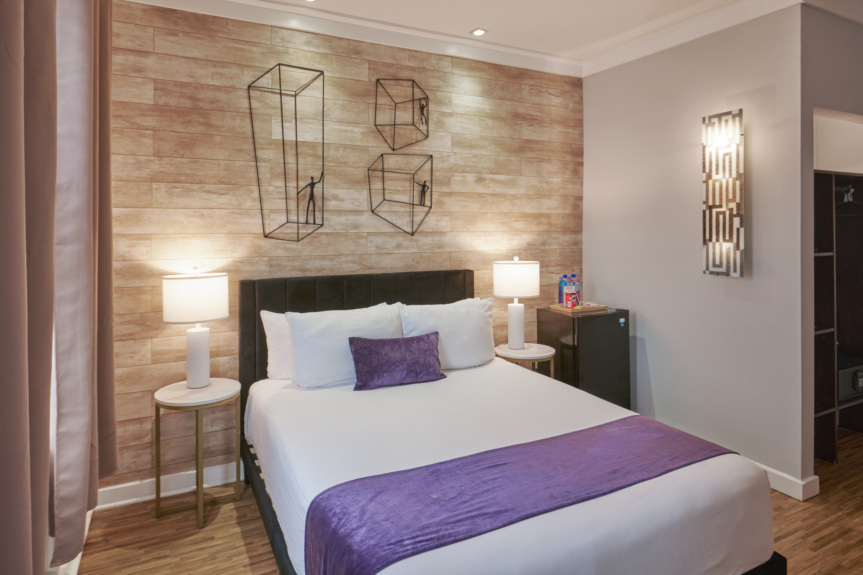 Room Queen Size Bed