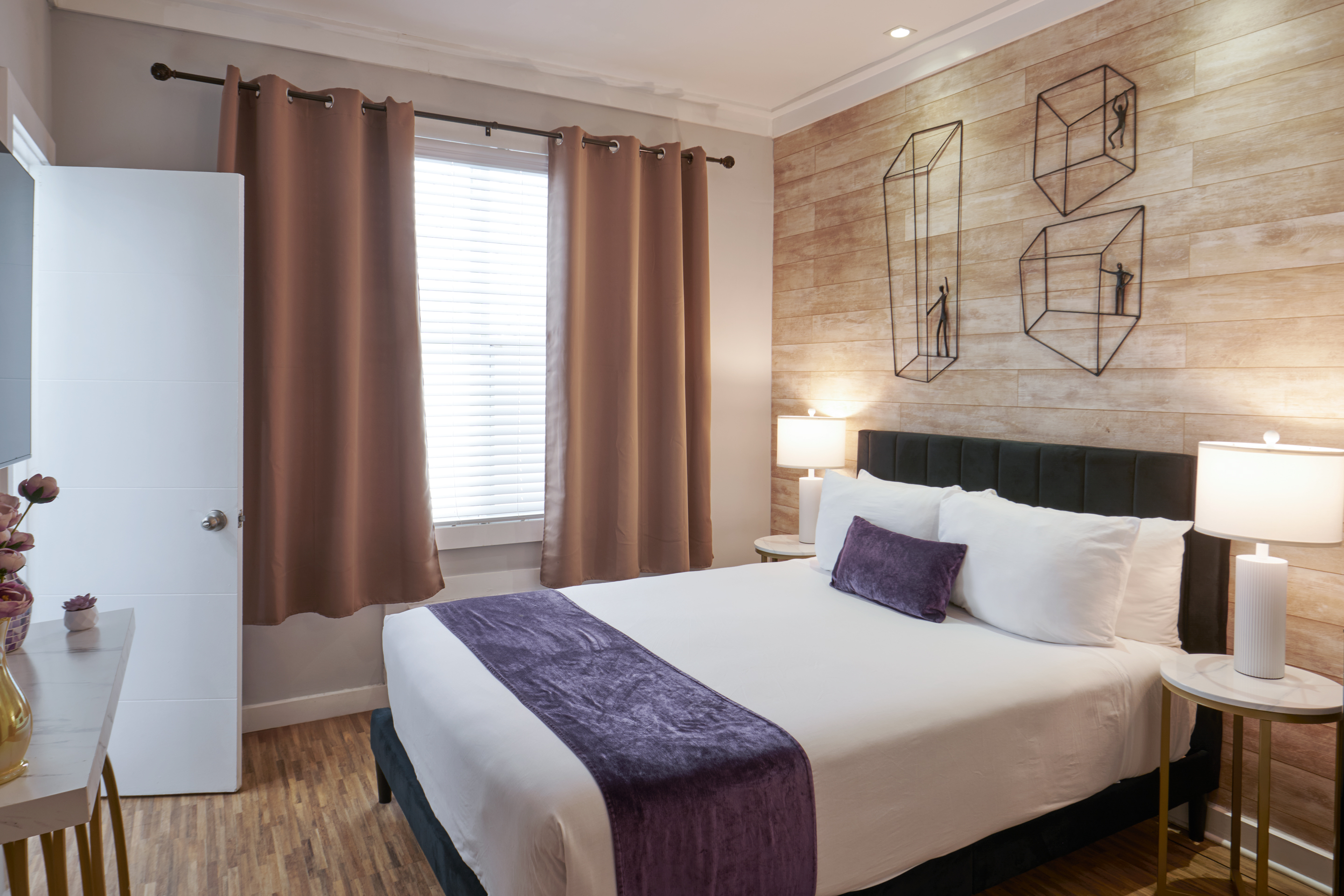 Room Queen Size Bed