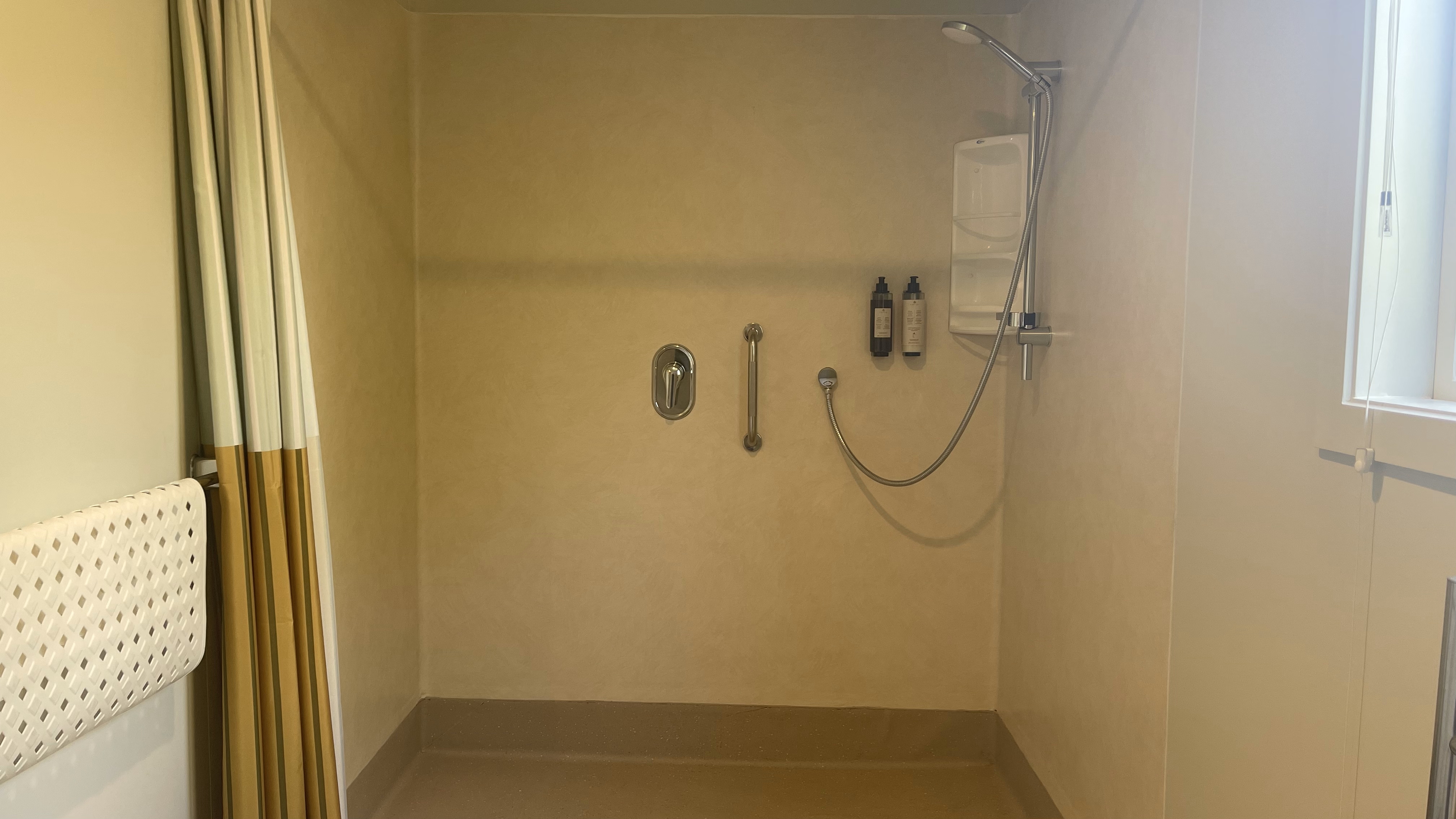 Apartment Accessible King Size Bed