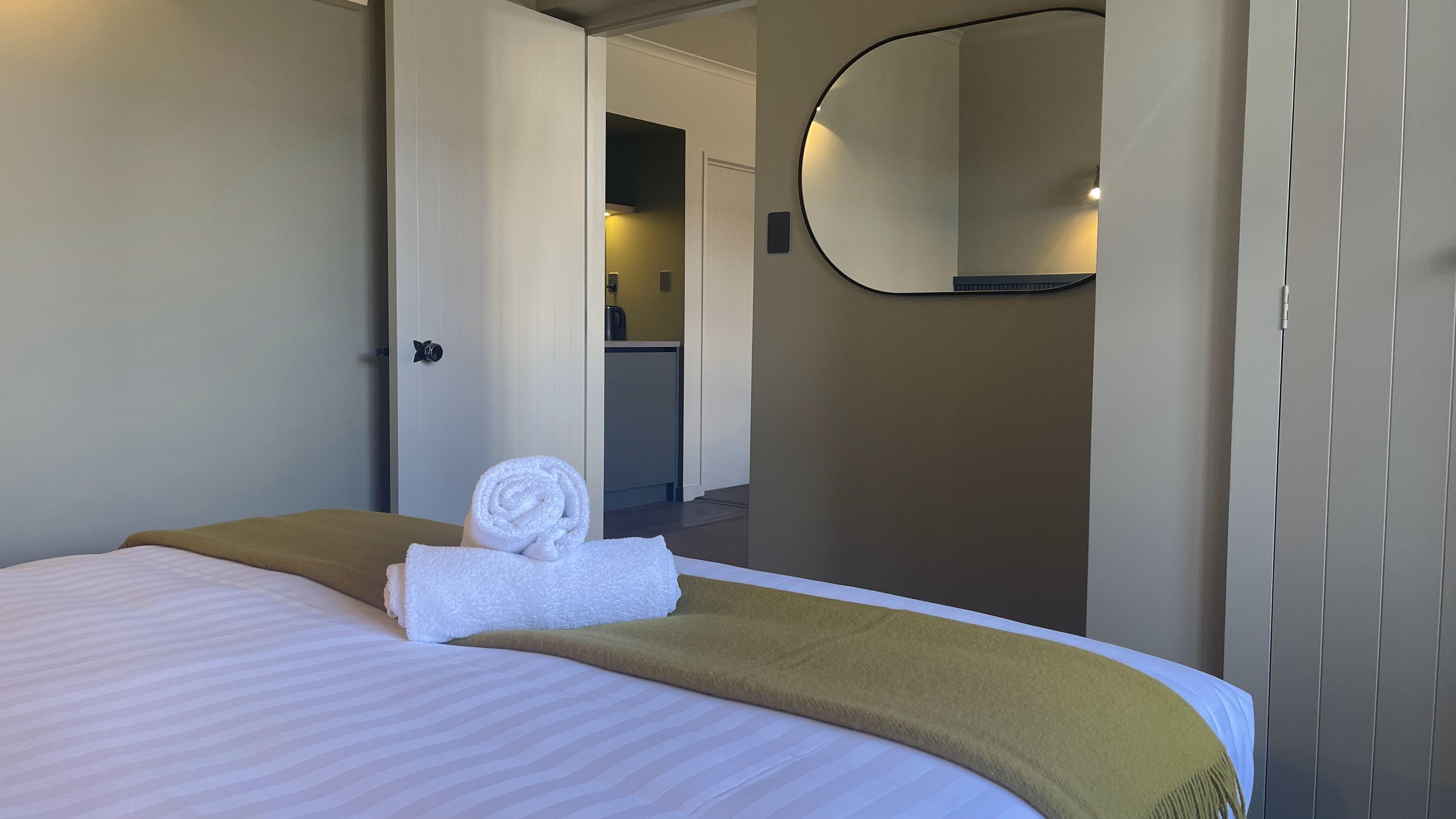 Apartment Accessible King Size Bed