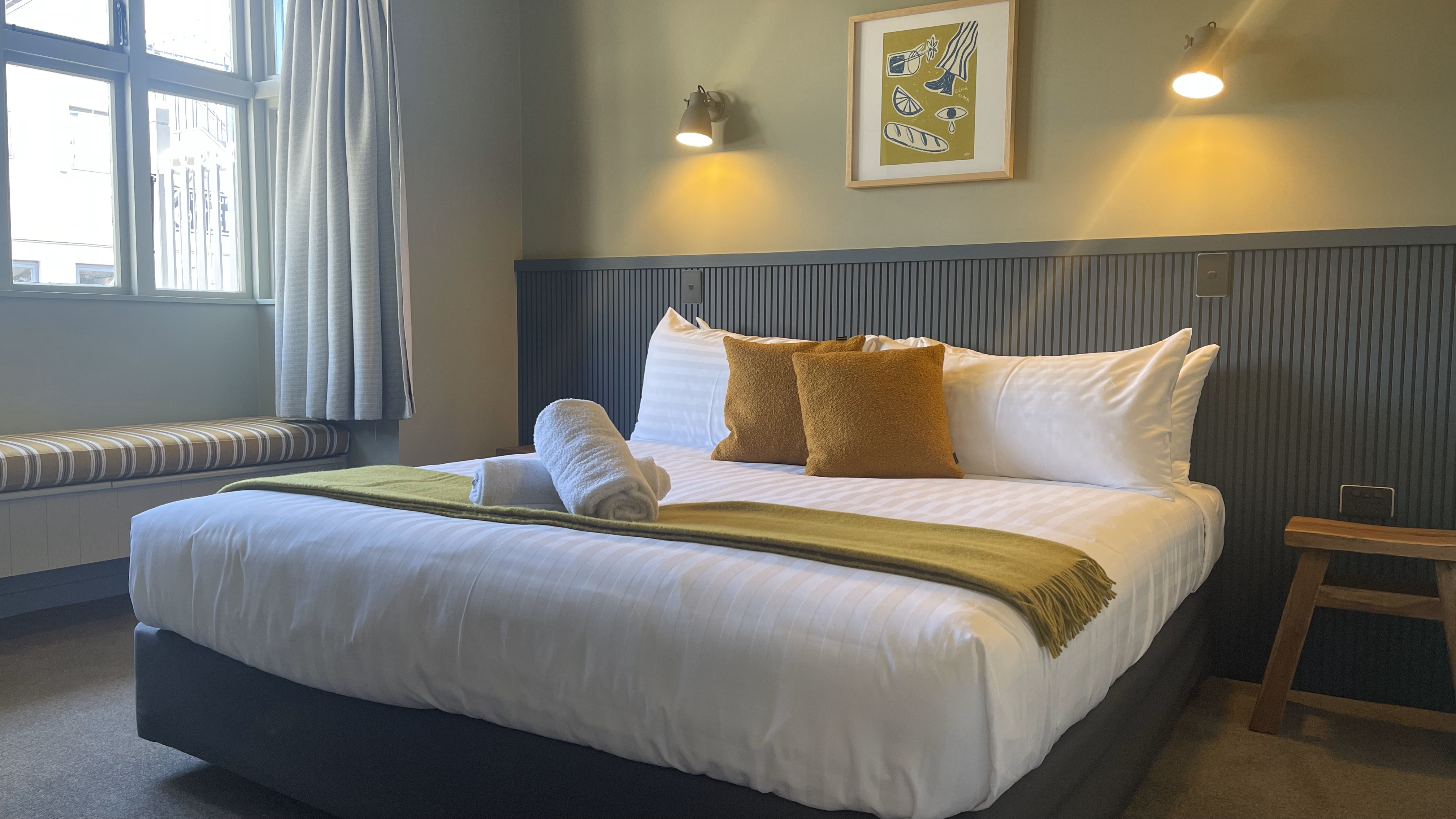 Apartment Accessible King Size Bed