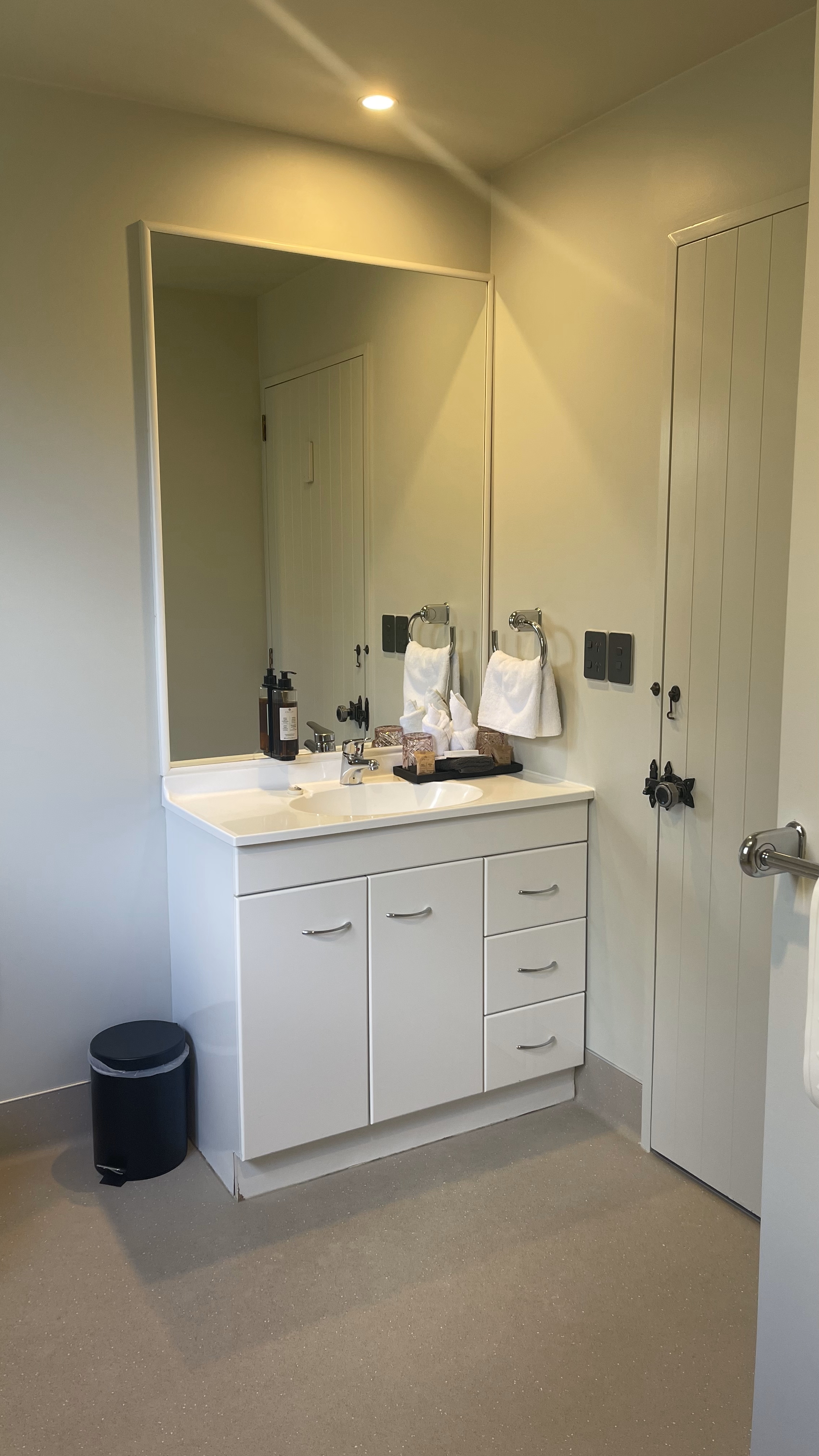 Apartment Accessible King Size Bed