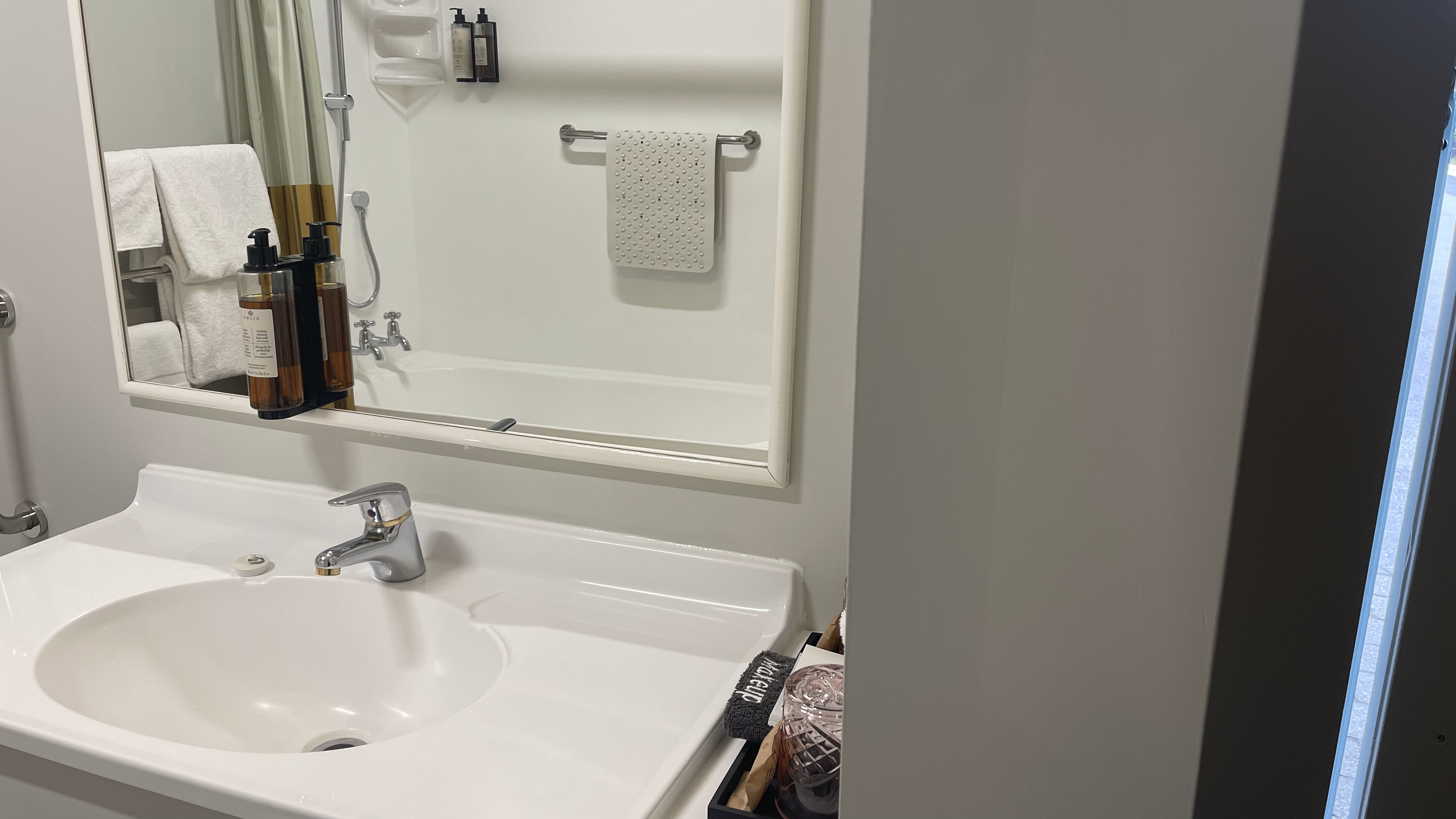 Studio King Size Bed