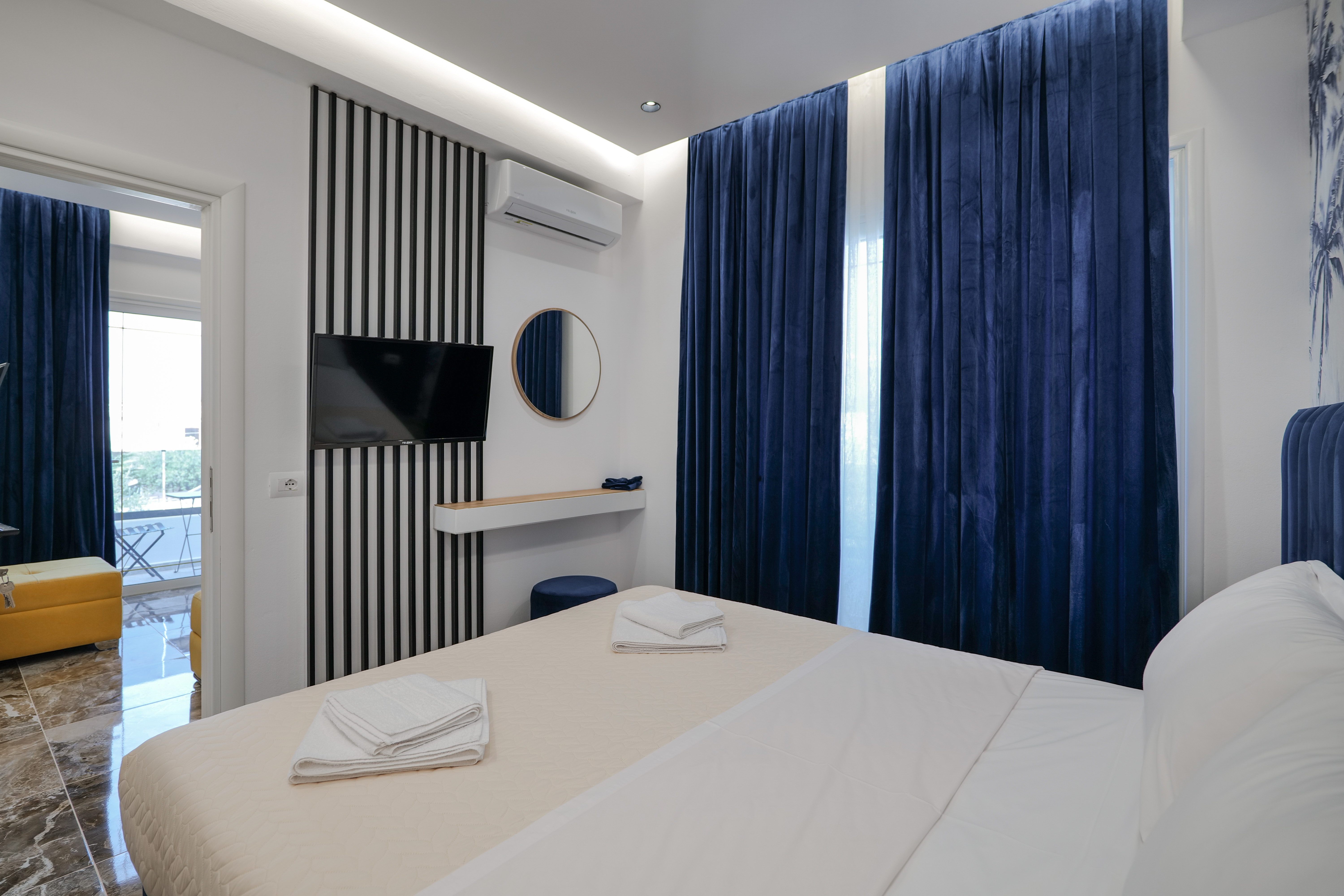 Apartment Double Bed Smoking