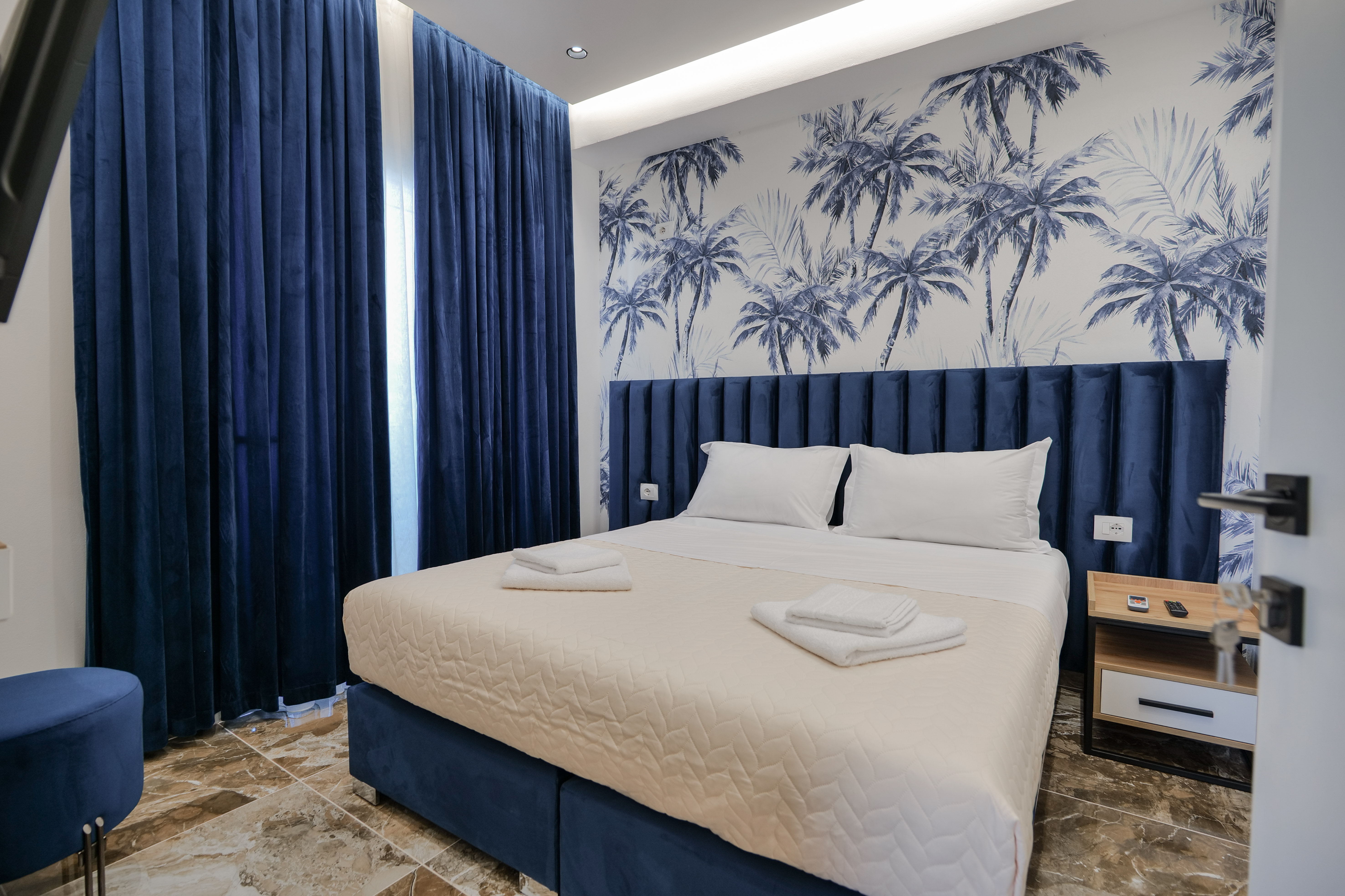 Apartment Double Bed Smoking