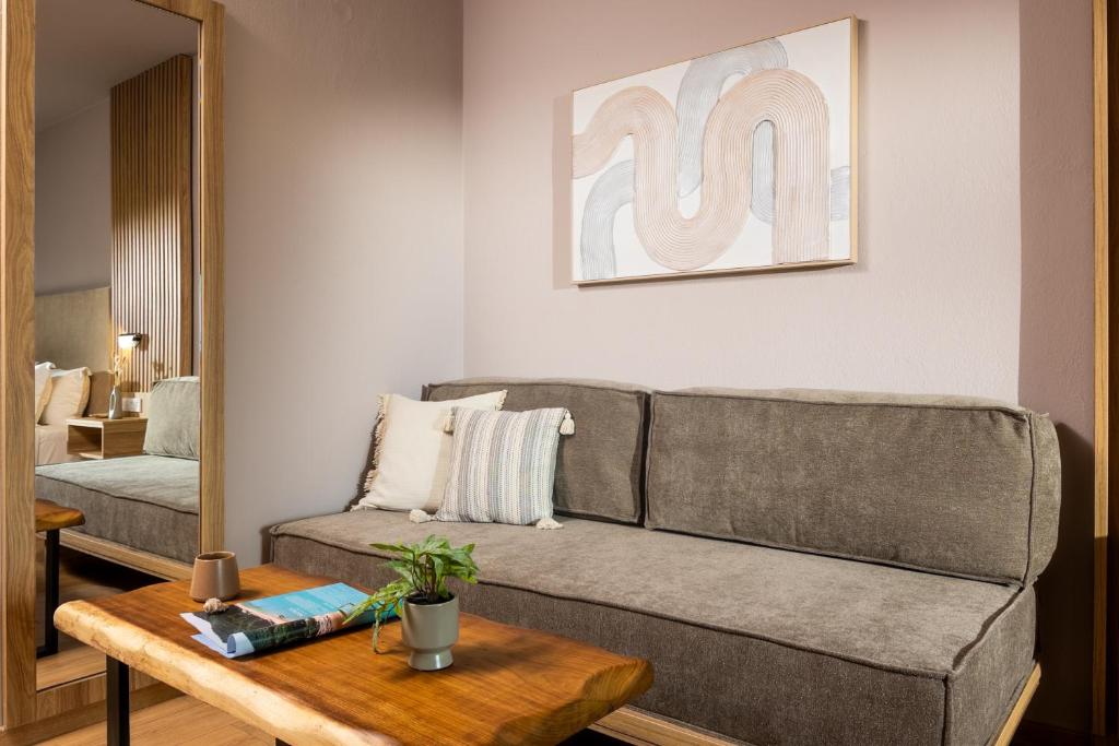 Double Deluxe One Bed