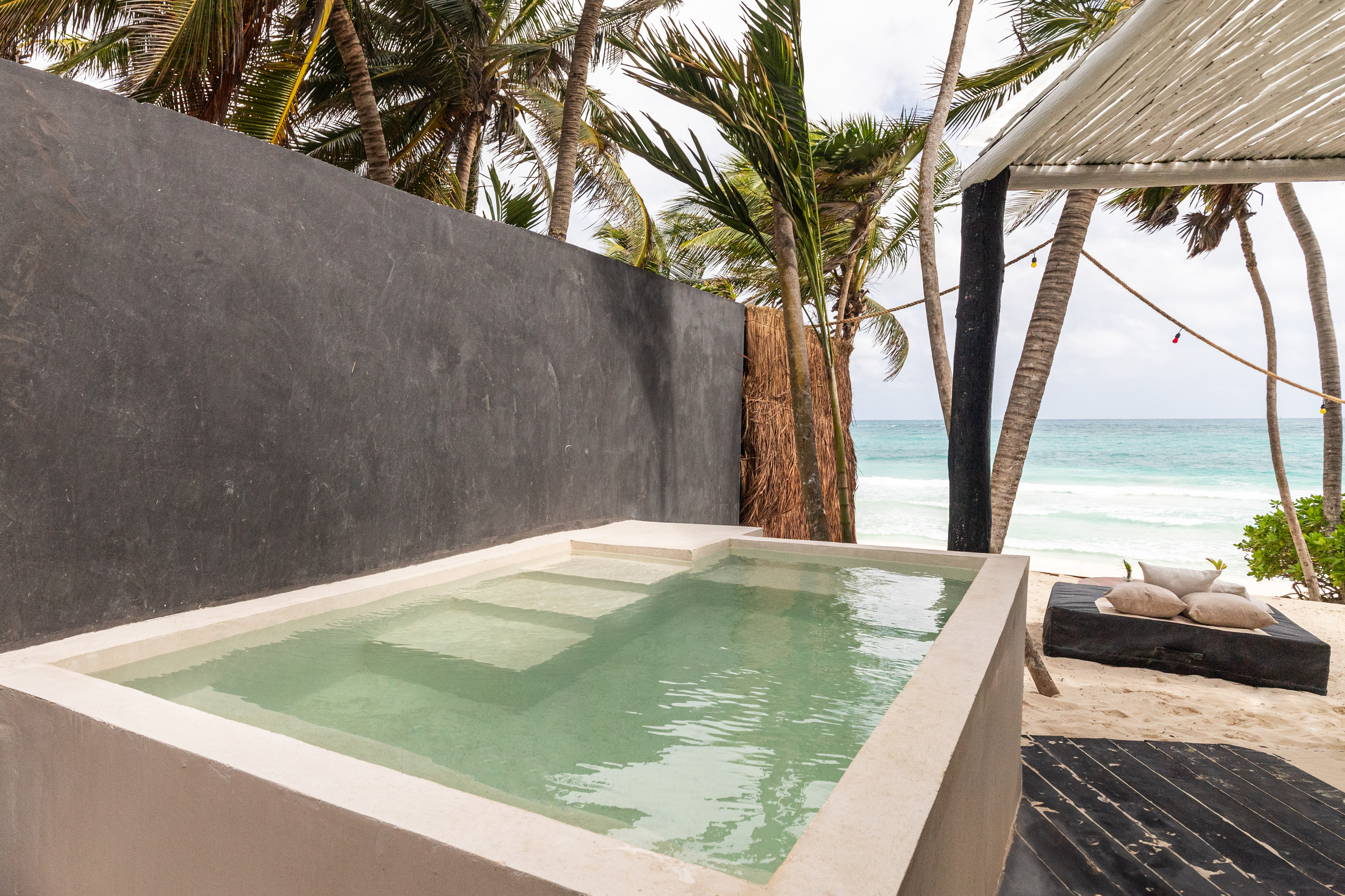 Villa Beach Front with Private Pool