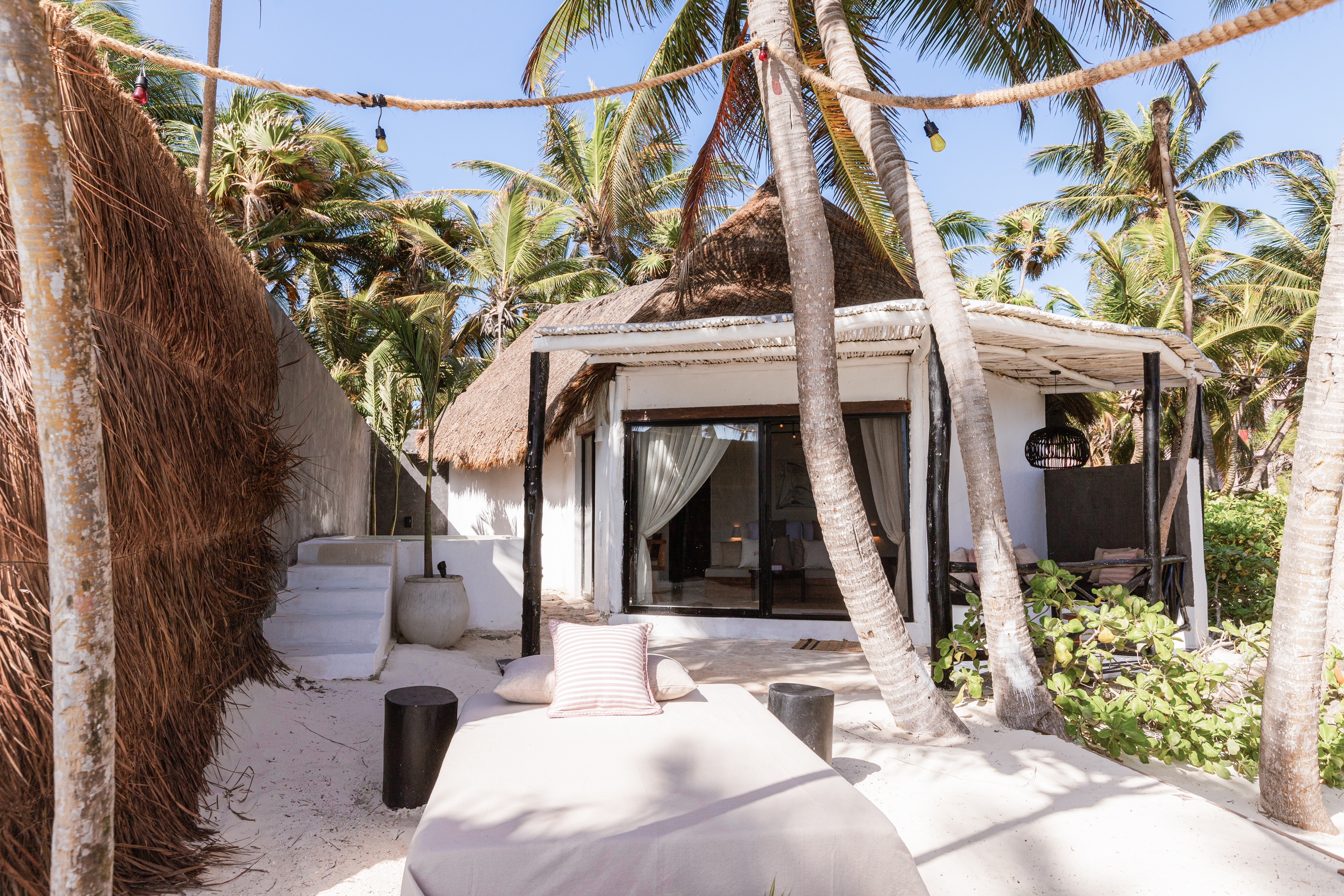 Villa Beach Front with Private Pool