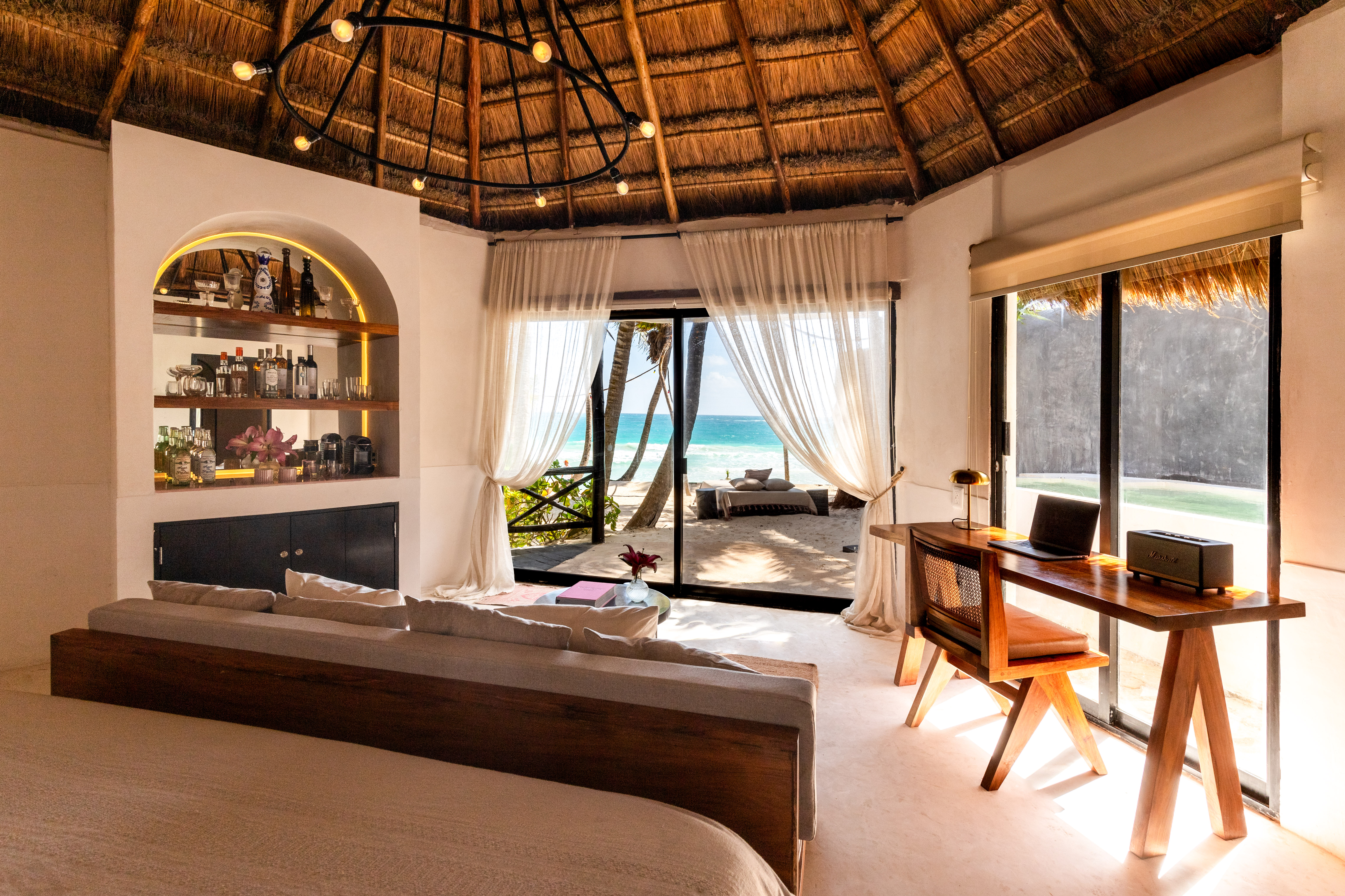 Villa Beach Front with Private Pool