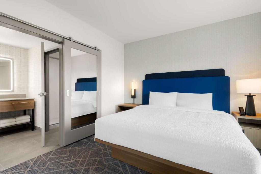 Double Accessible King Size Bed