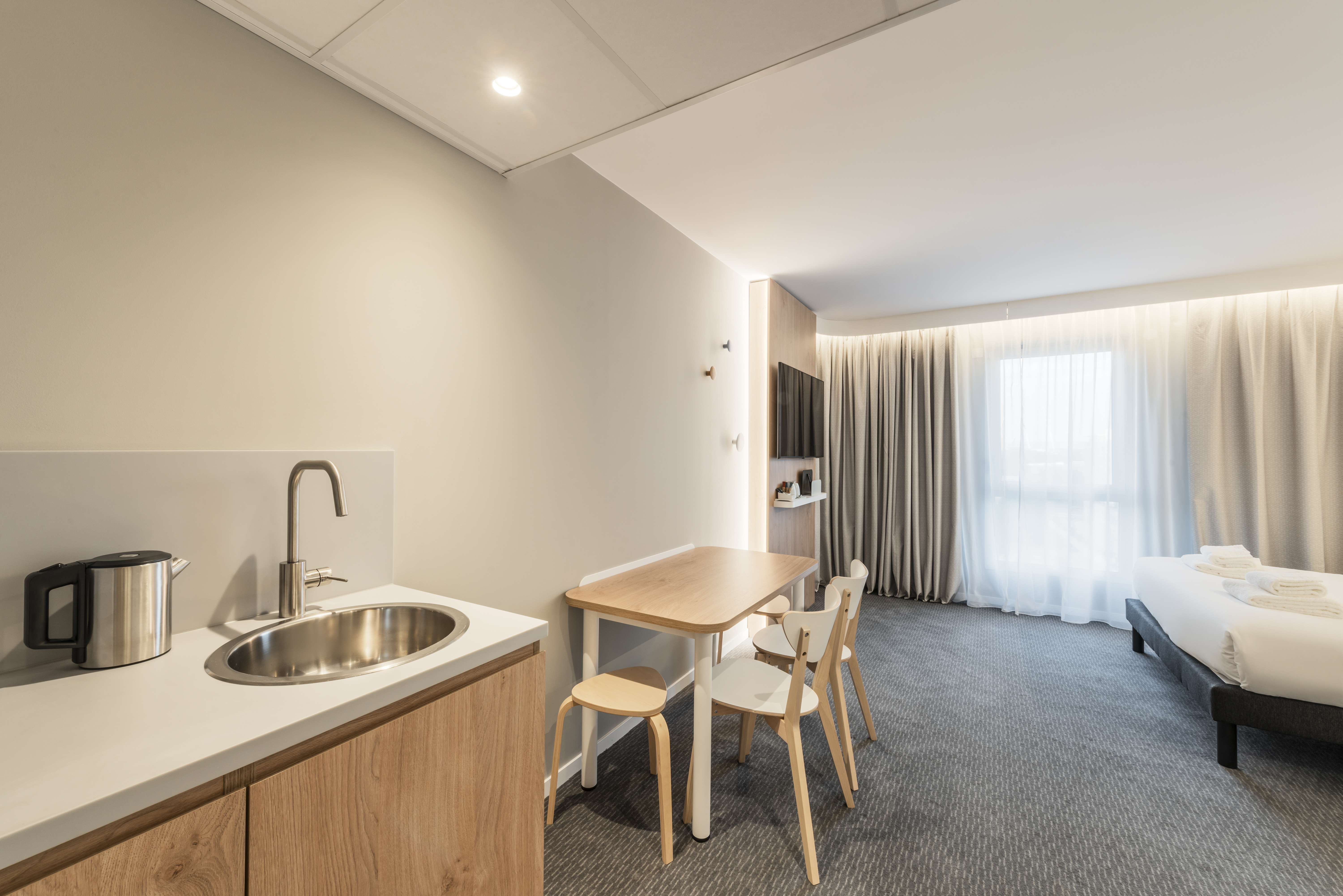 Suite City View Queen Bed