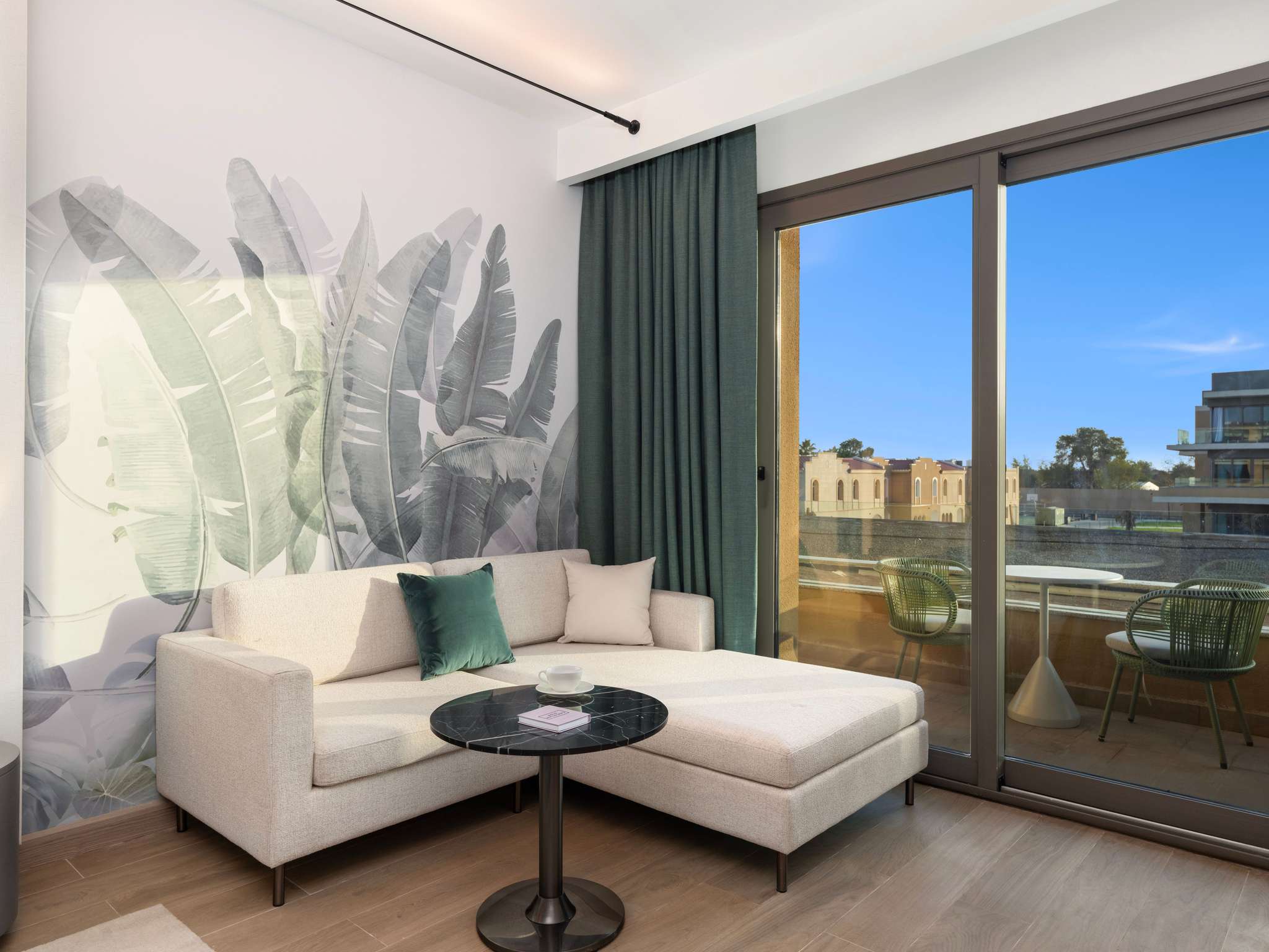 Suite Deluxe Pool View