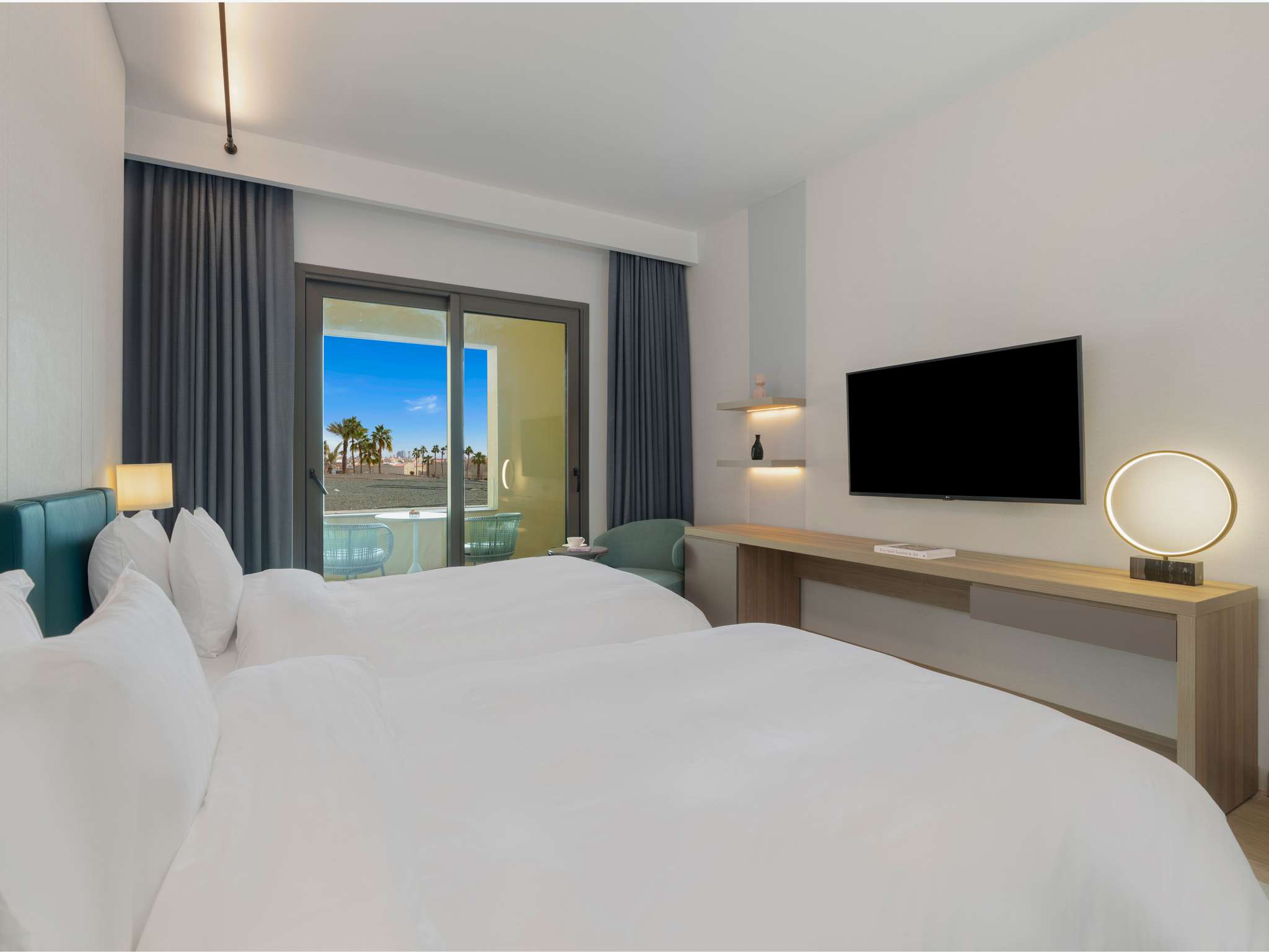 Double Deluxe King Bed