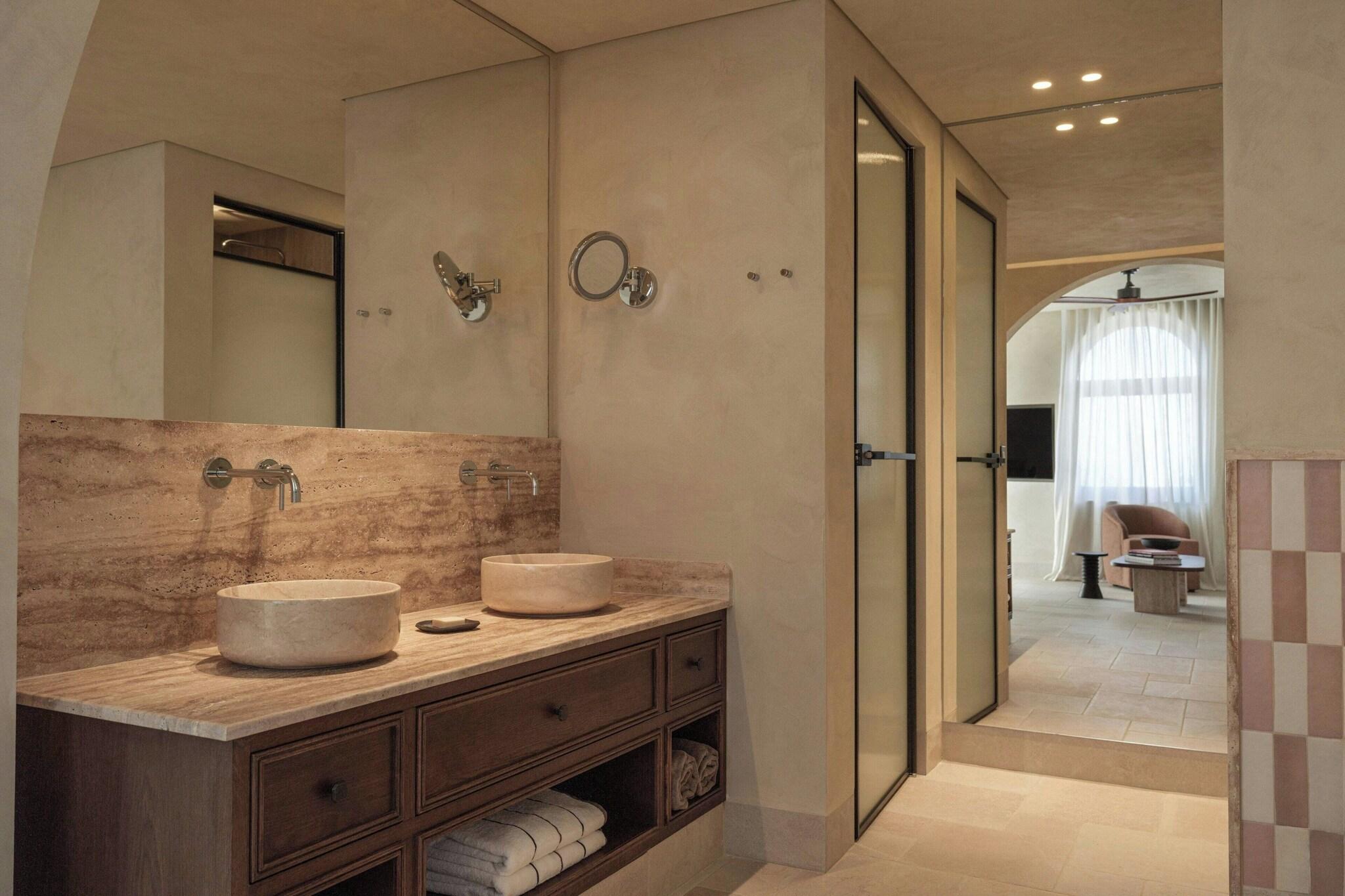 Suite Sea View King Bed