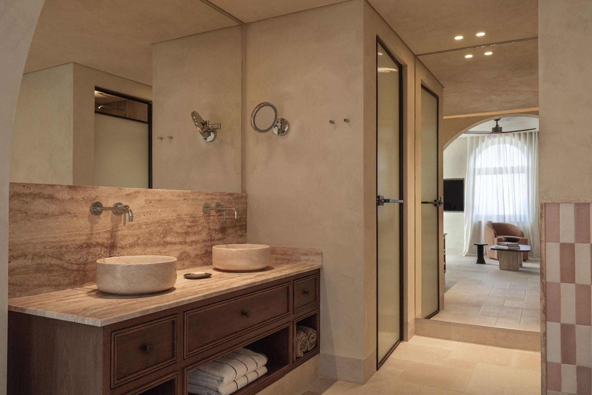 Suite Sea View King Bed