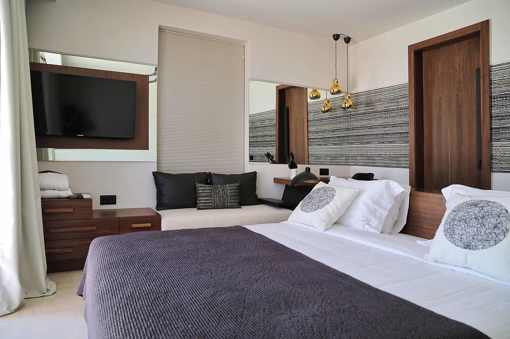 Apartment Four Bedrooms with Private Pool