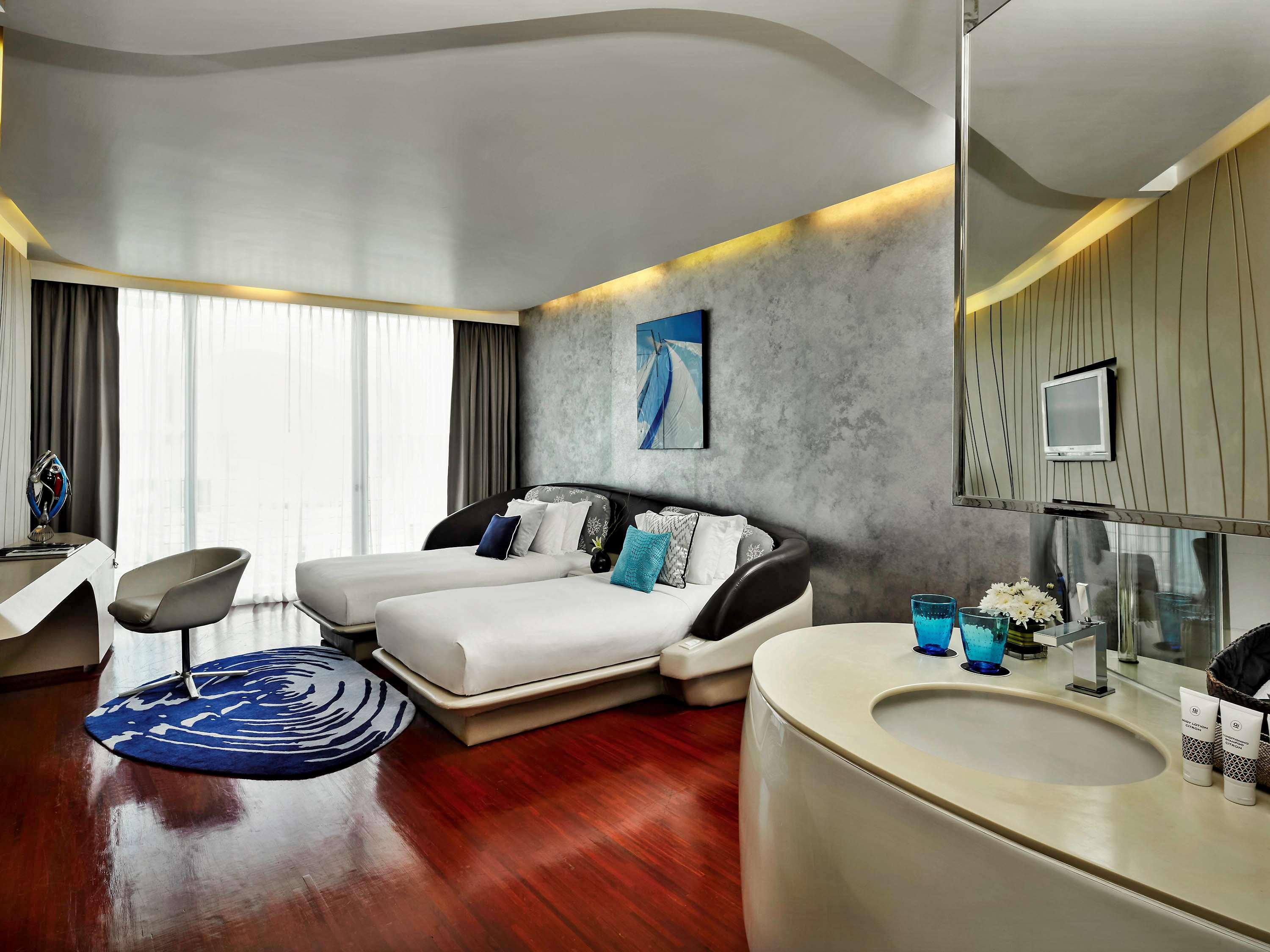 Double Deluxe King Bed