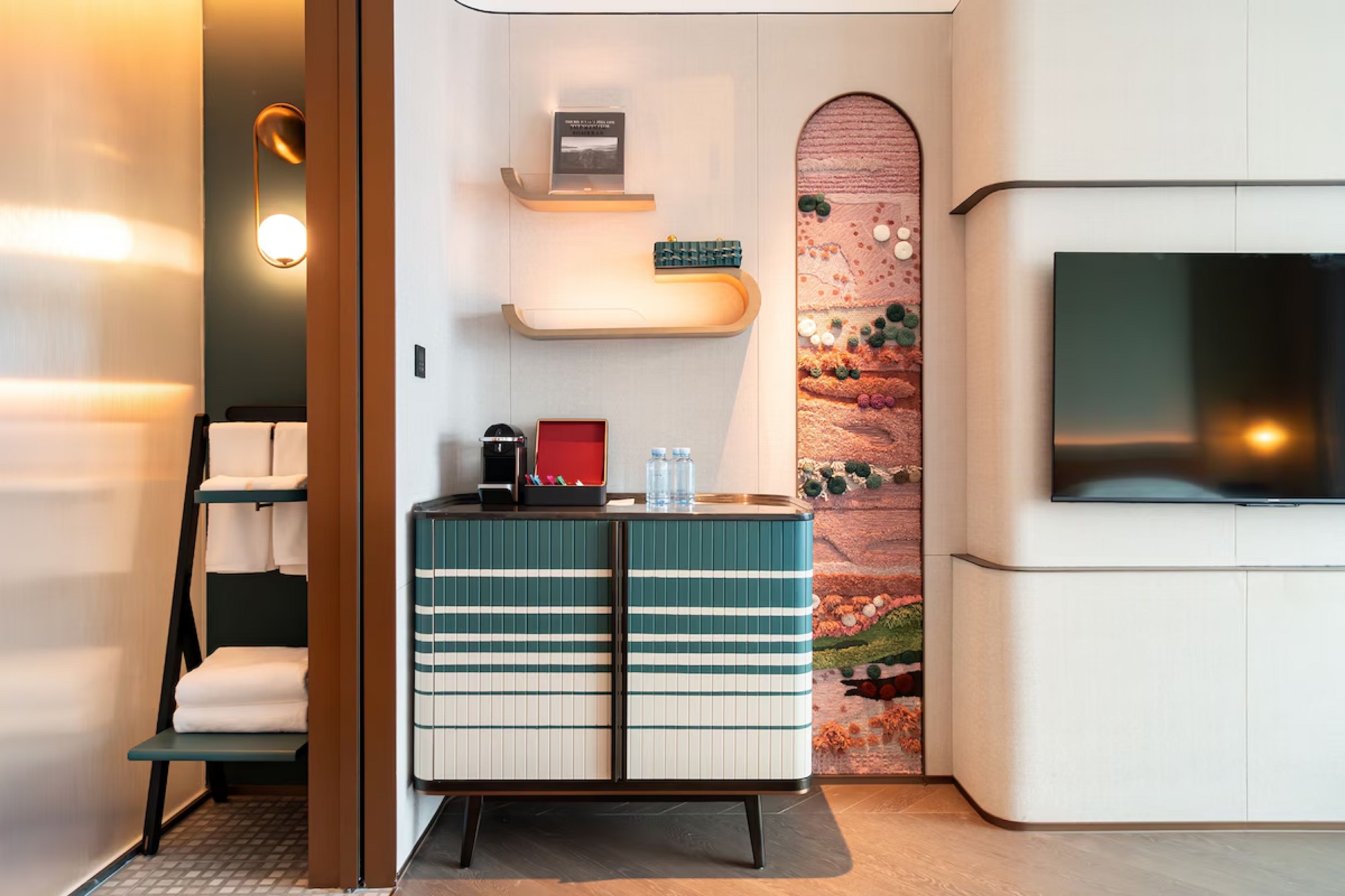 Double Deluxe City View King Bed