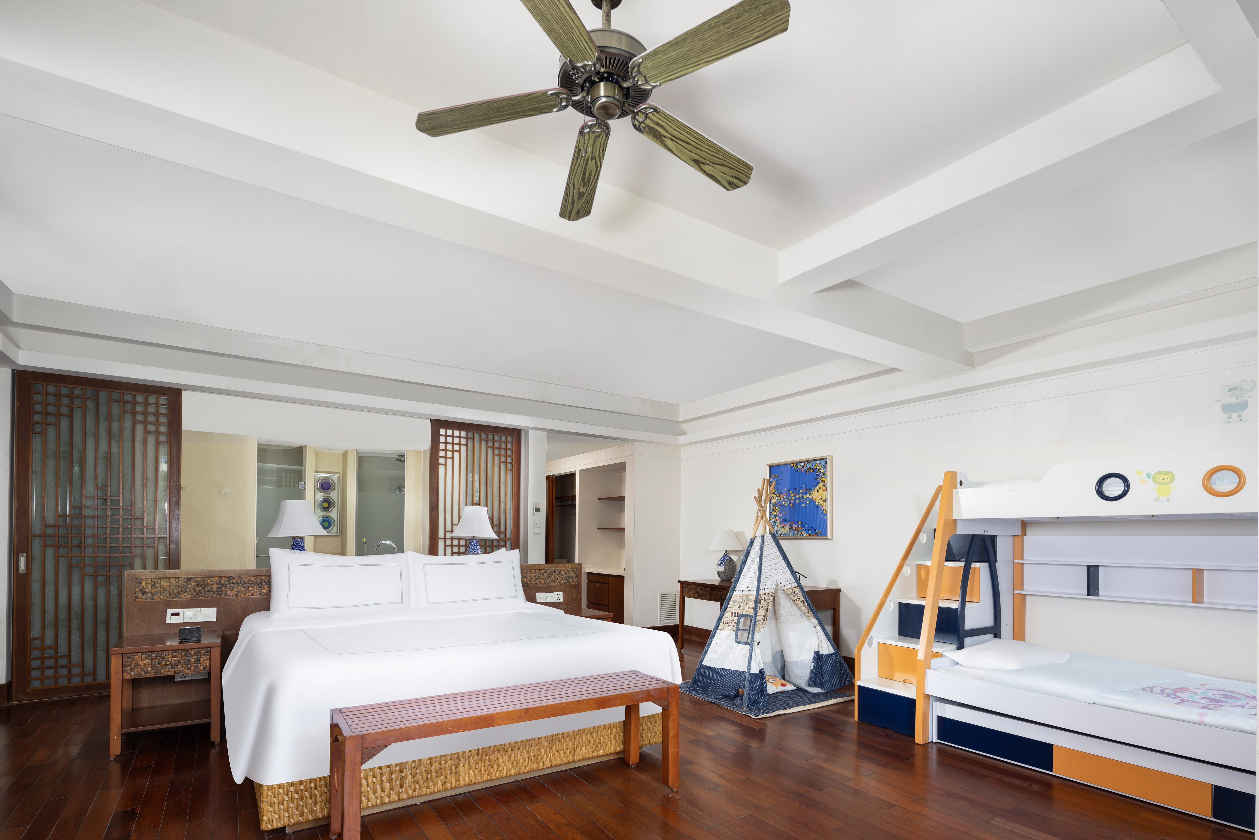 Family Room King Size Bed