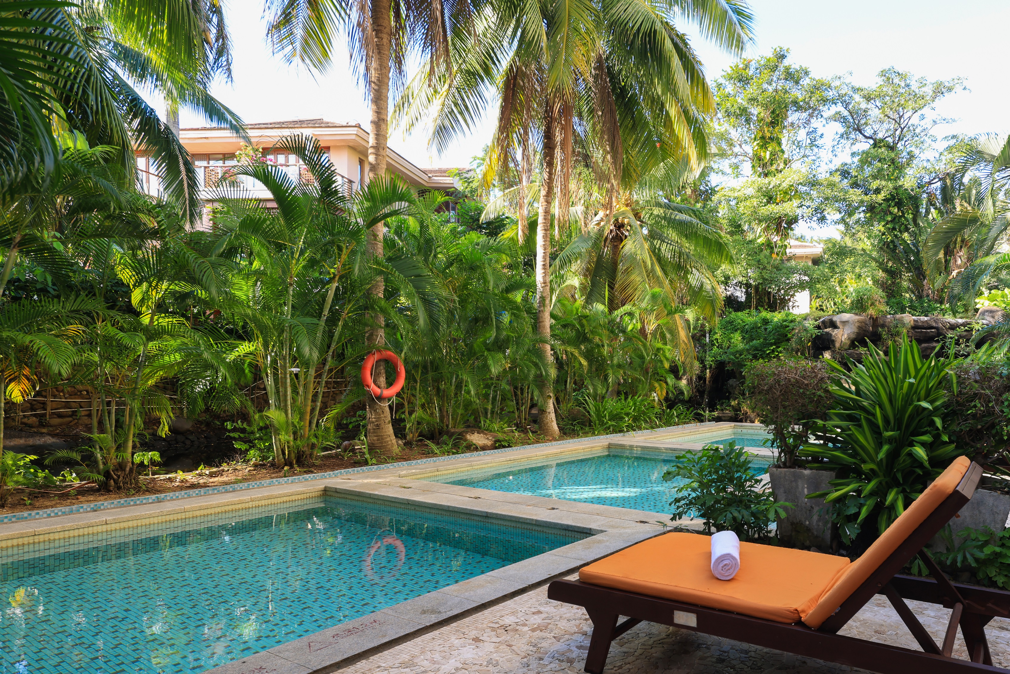 Twin with Private Pool